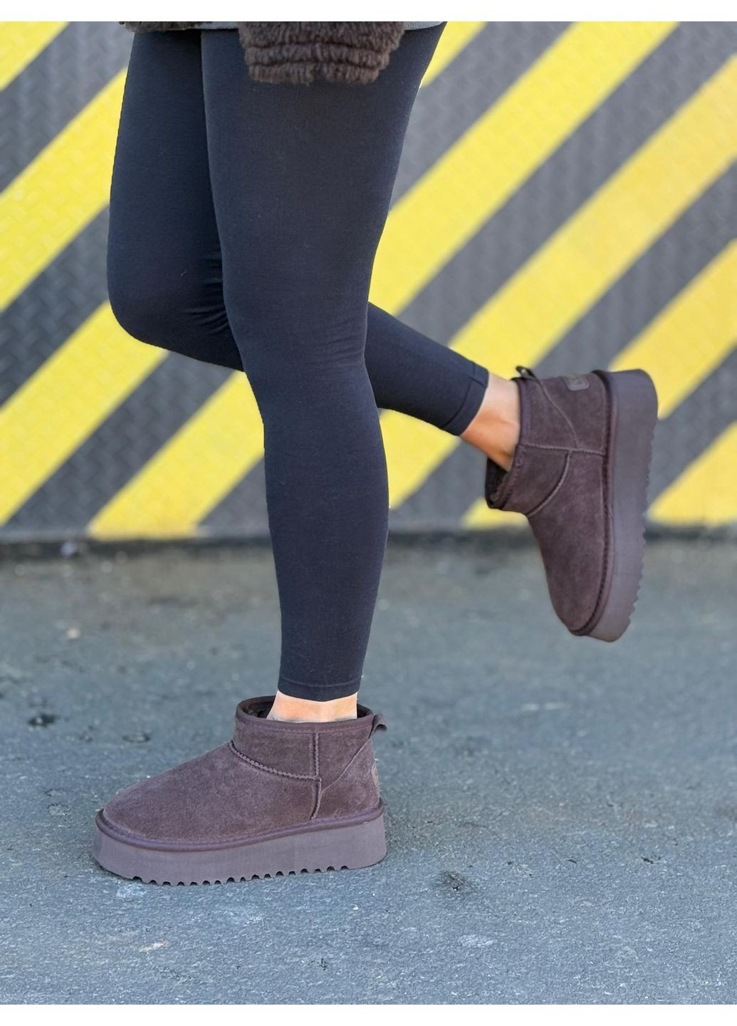 Жіночі уггі шоколад натуральна замша коричневі на хутрі теплі зимові на високій підошві замшеві No Brand (367954631)