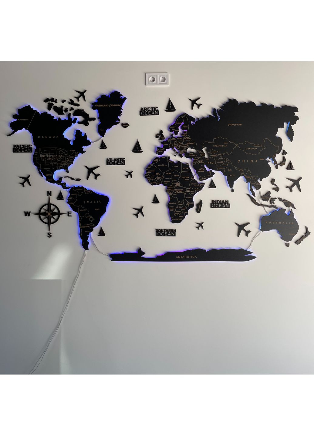 Деревянное панно на подарок Карта Мира с гравировкой "Черное дерево" с RGB подсветкой 200х120 см Decart (360613378)