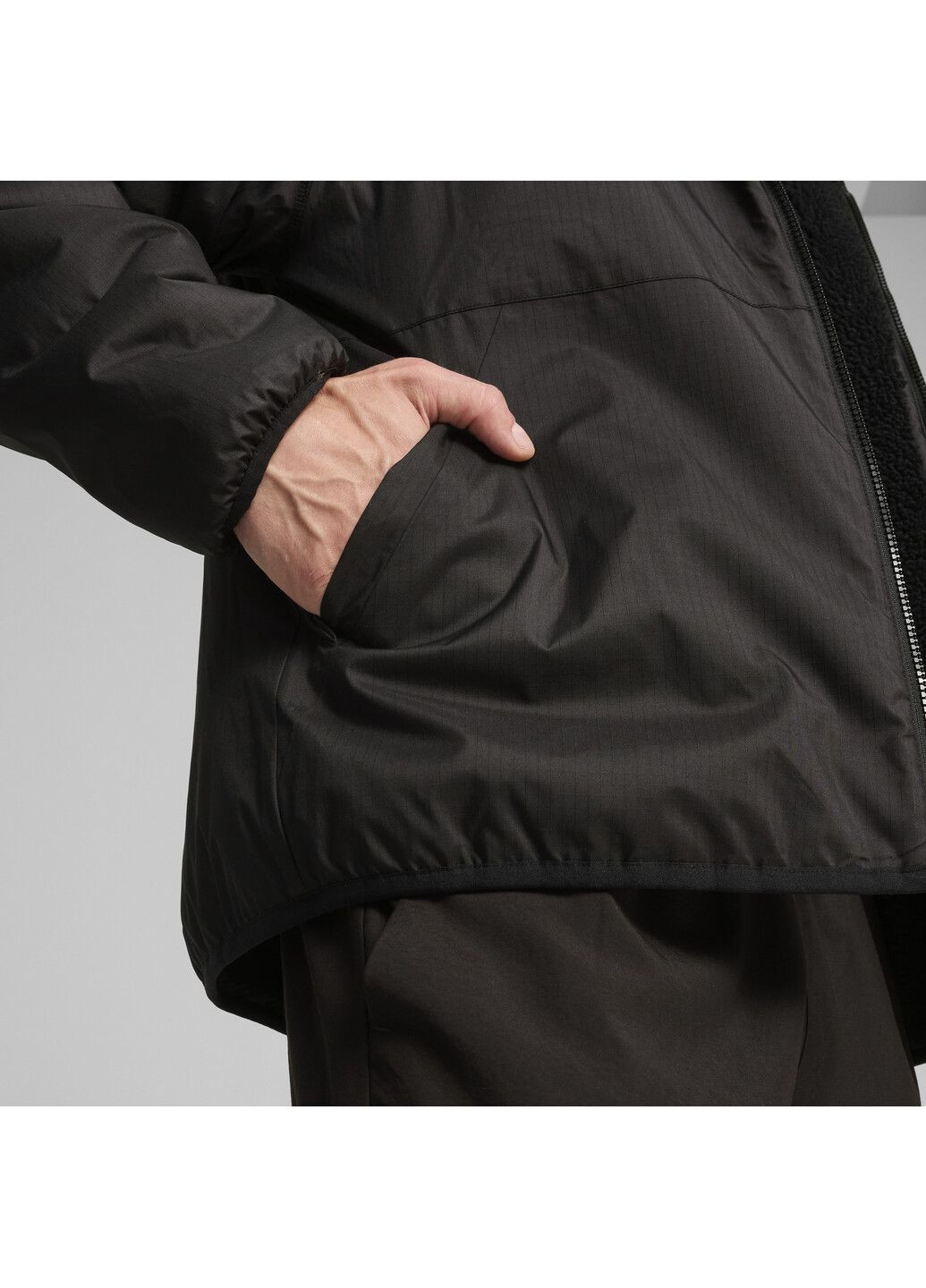 Черная демисезонная куртка reversible sherpa jacket men Puma