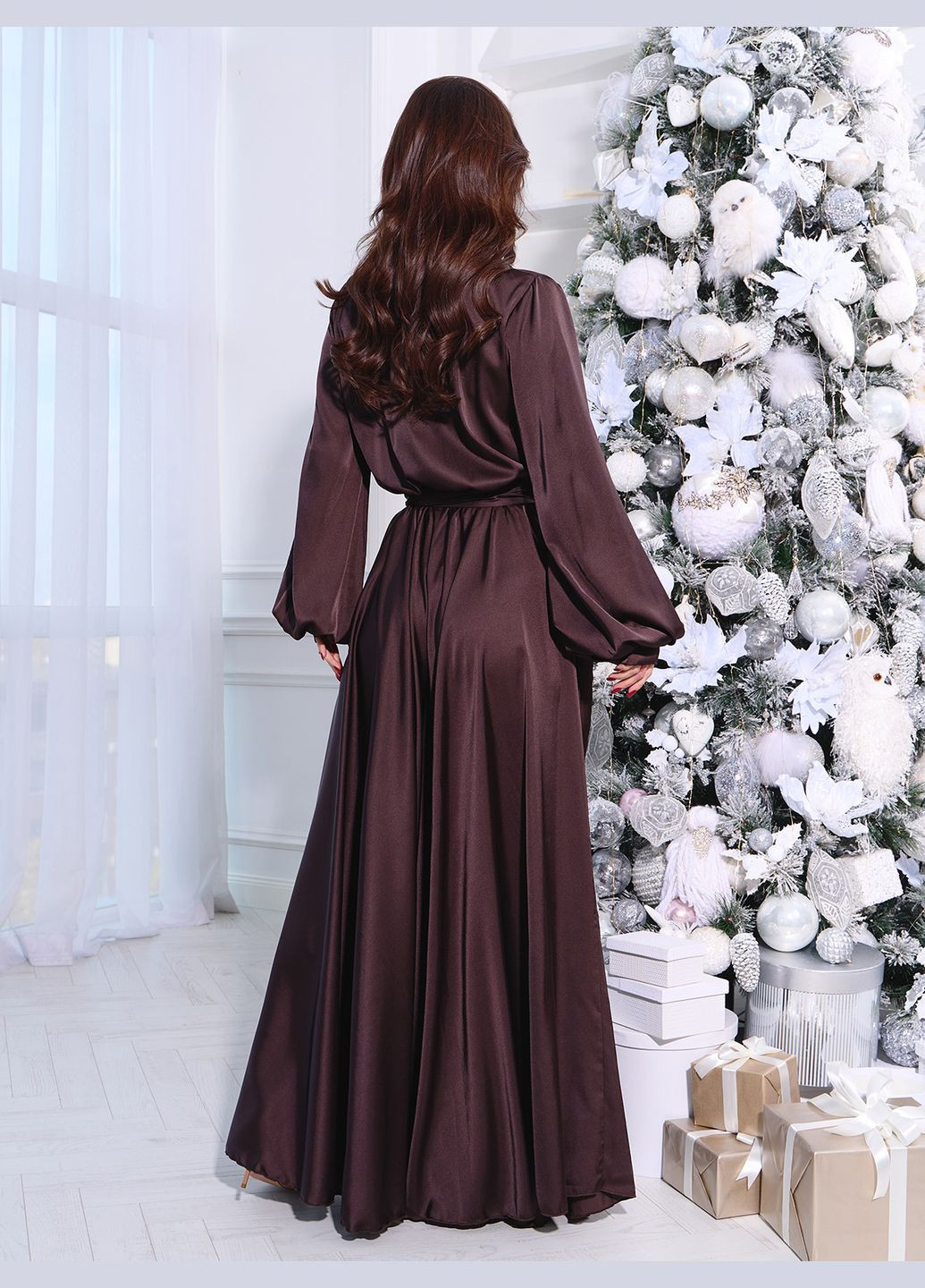 Темно-коричневое вечернее платья на запах ISSA PLUS однотонное