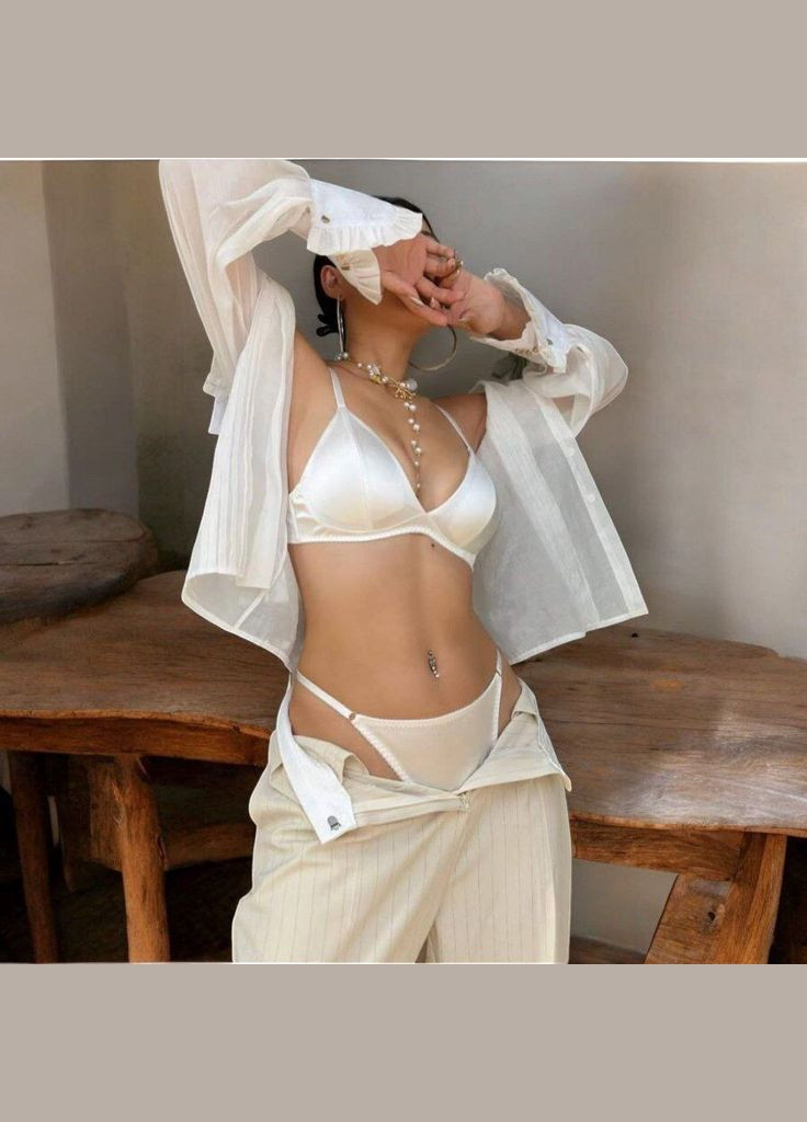 Белый демисезонный комплект женского нижнего белья nude набор трусики бюстгальтер черный No Brand Комплект нижньої білизни Nude