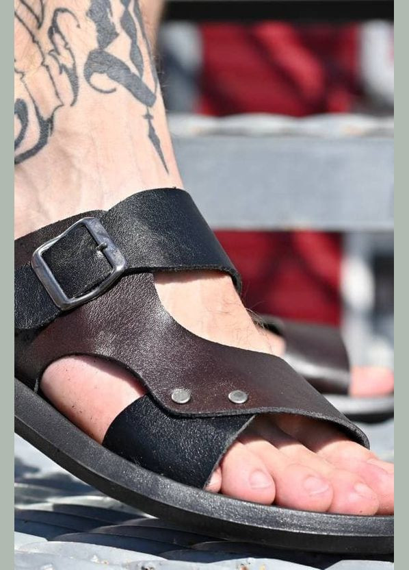 Шльопанці чоловічі чорного кольору з коричневою вставкою Let's Shop (296619291)