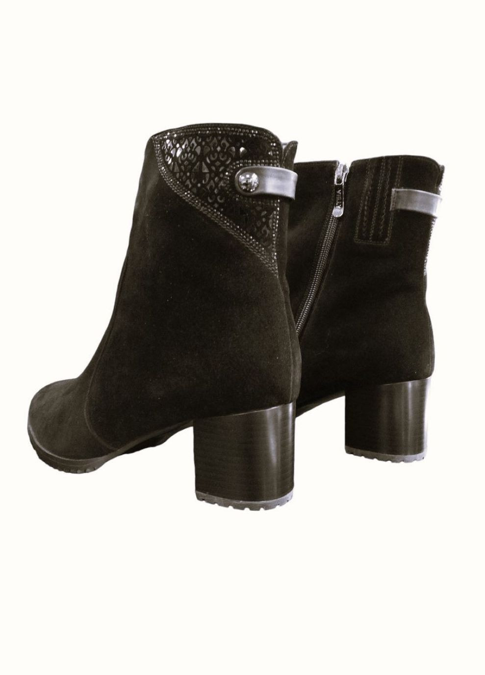 Зимние классические женские зимние ботинки на среднем каблучке и цигейке 38 (25 см) стилы Velly со стразами, с заклепками из натуральной замши