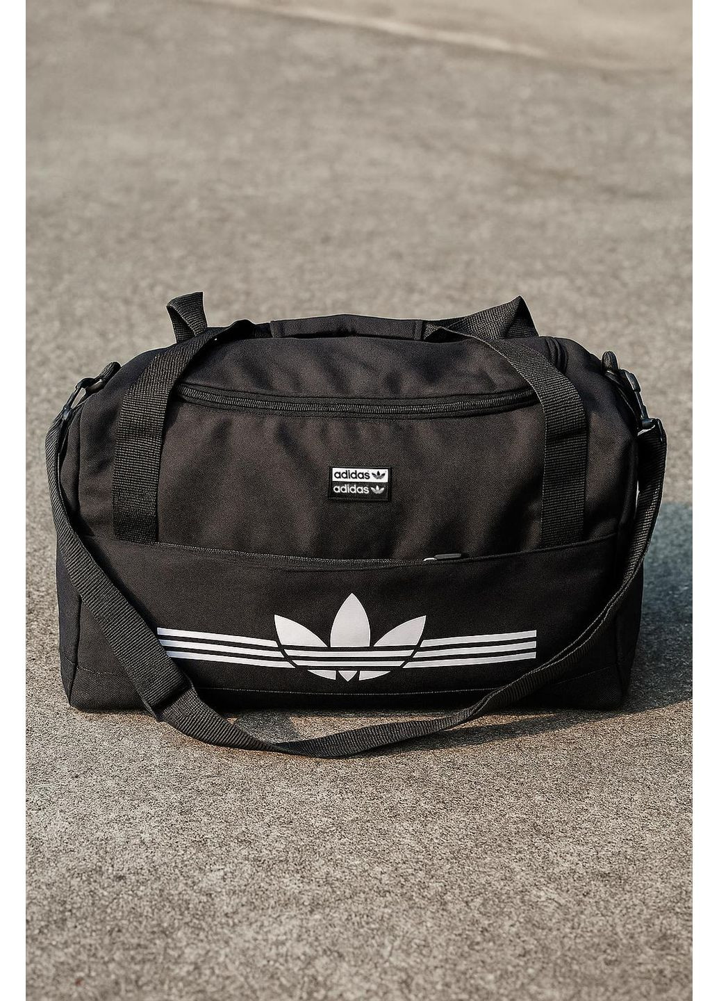 Сумка через плече з міцним дном та надійною фурнітурою стильна модель для прогулянок та занять adidas (360977033)