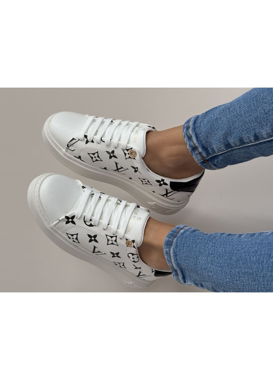 Кросівки жіночі Louis Vuitton Trainer Time Out Monogram Blanc white | Луї Віттон білі No Brand білі демісезони (366576480)