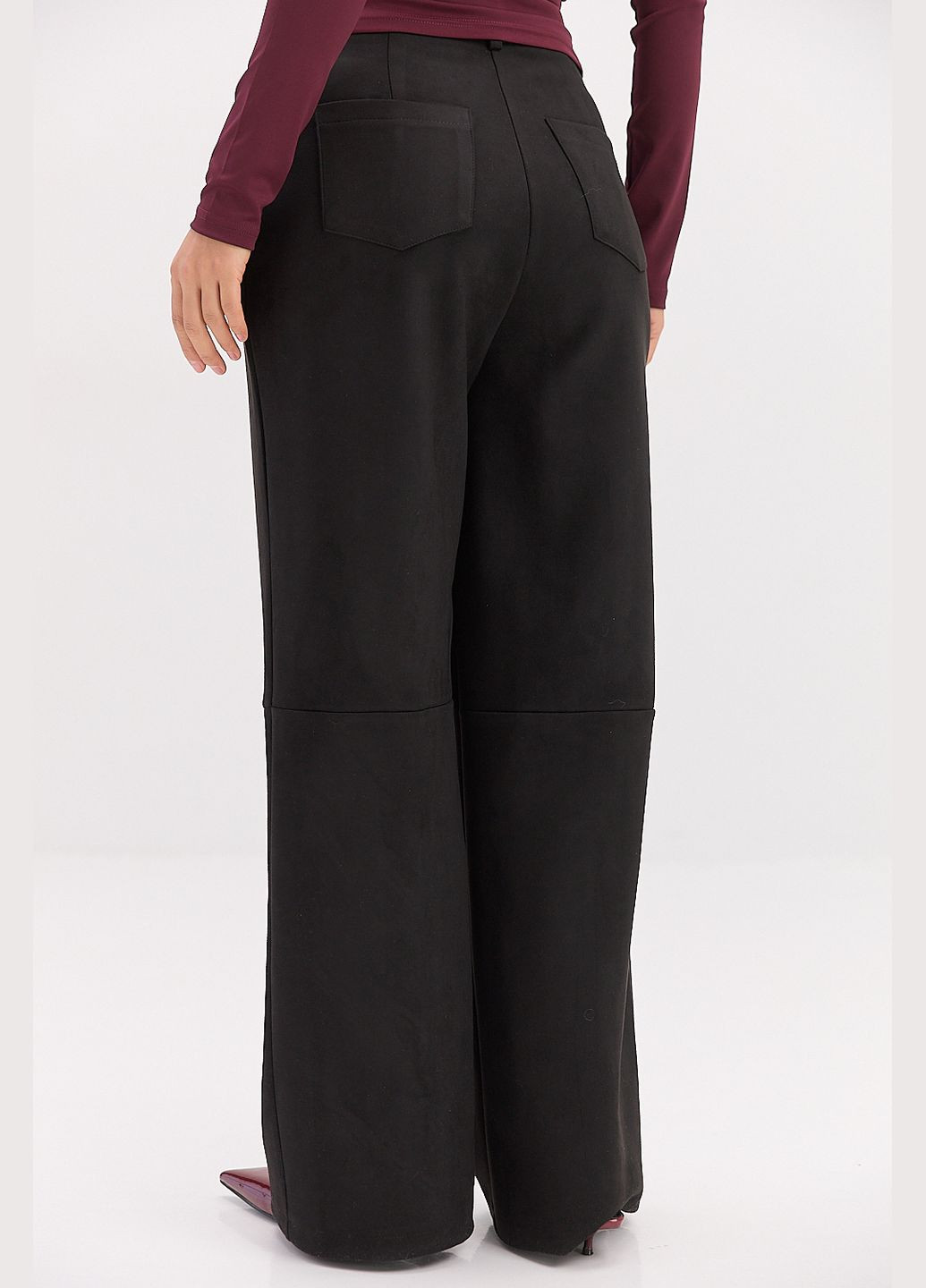 Замшевые женские брюки черные с декоративными швами Arjen (314901626)