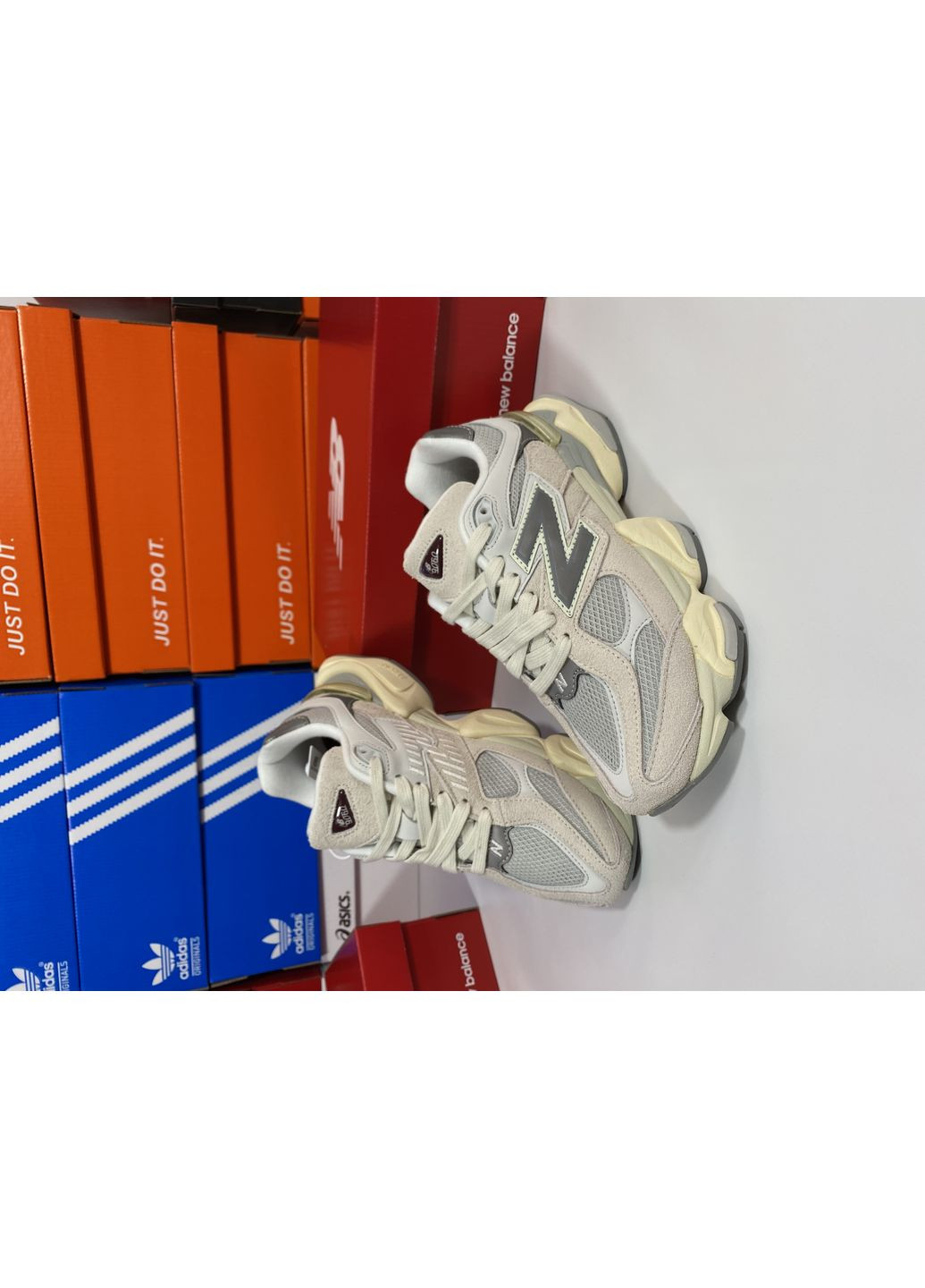 Сірі Осінні кросівки чоловічі new balance 9060 light grey нью беланс 9060 No Brand