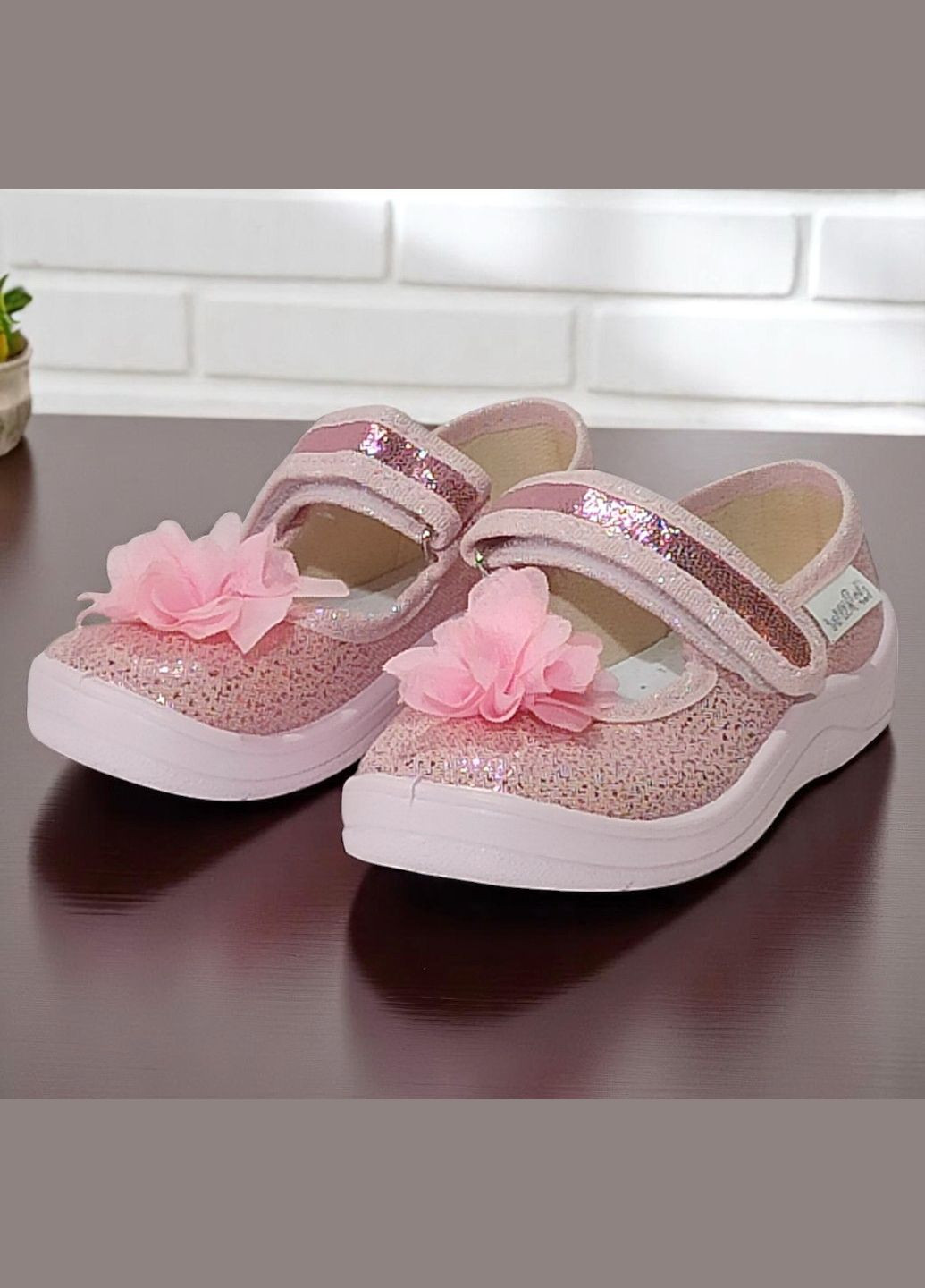 Розовые ортопедические закрытые тапочки на липучке сменка в садик для девочки валди Waldi с бантом, с цветами