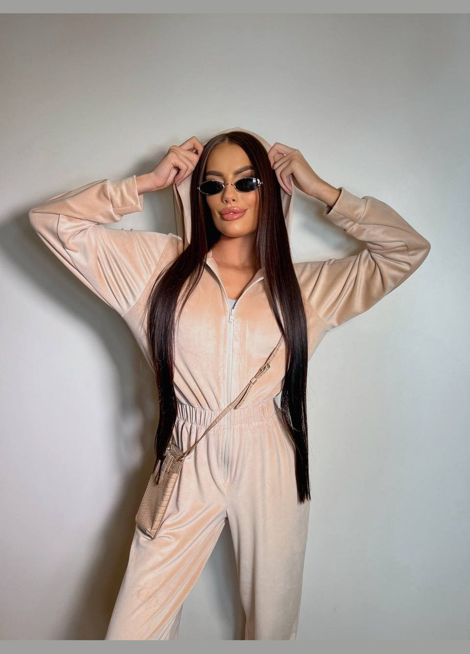 Жіночий велюровий комбінезон бежевого кольору 31228 No Brand (323643413)
