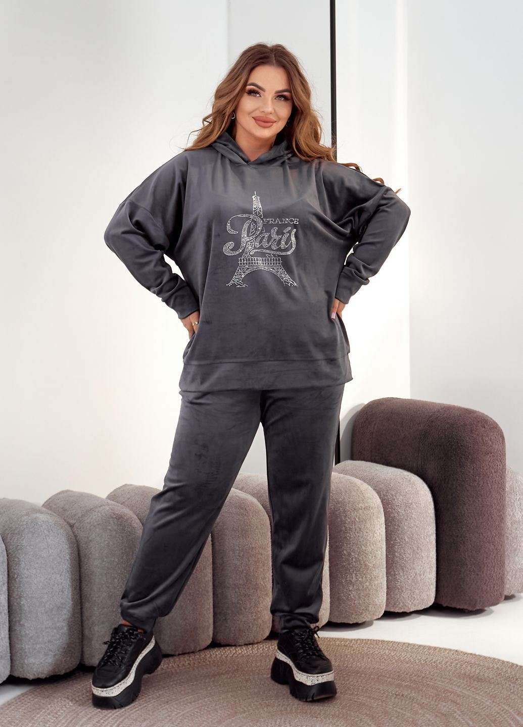 Спортивний костюм жіночий оверсайз з велюру зі стразами (худі + штани) No Brand (362590030)