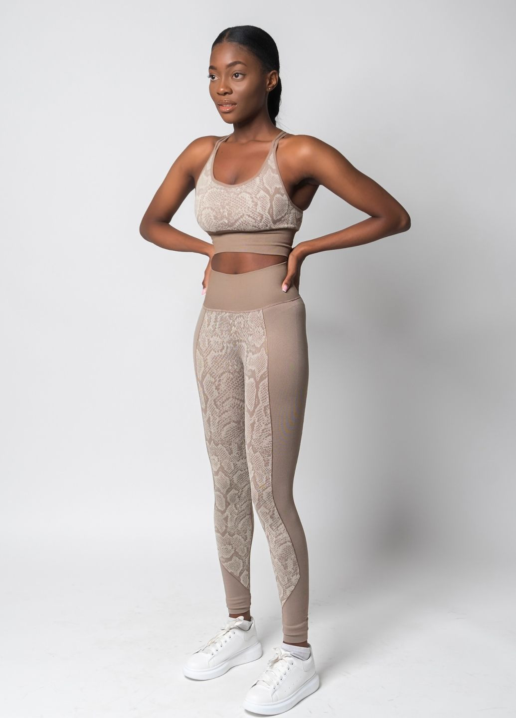 Комплект жіночий спортивний змійний принт (топ + лосини) No Brand Костюм топ + лосини зі зміїним принтом (365062678)