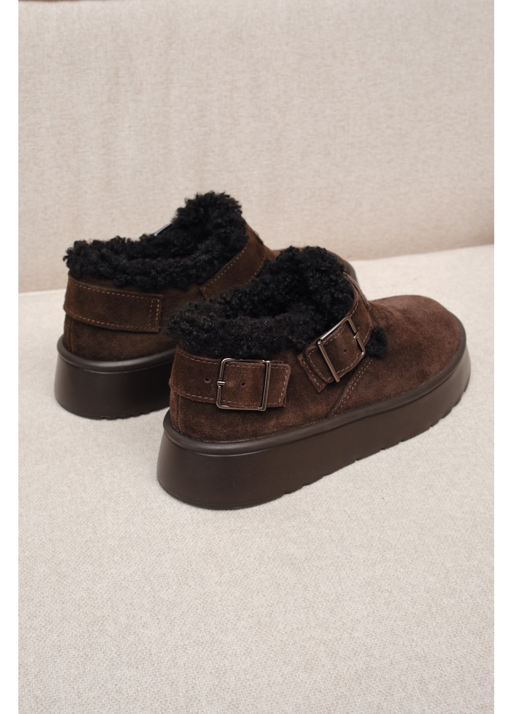 Женские короткие угги из шоколадной натуральной замши с опушкой в тон на высокой подошве с застёжкой (отшив 3 дня) Paradize (365756004)