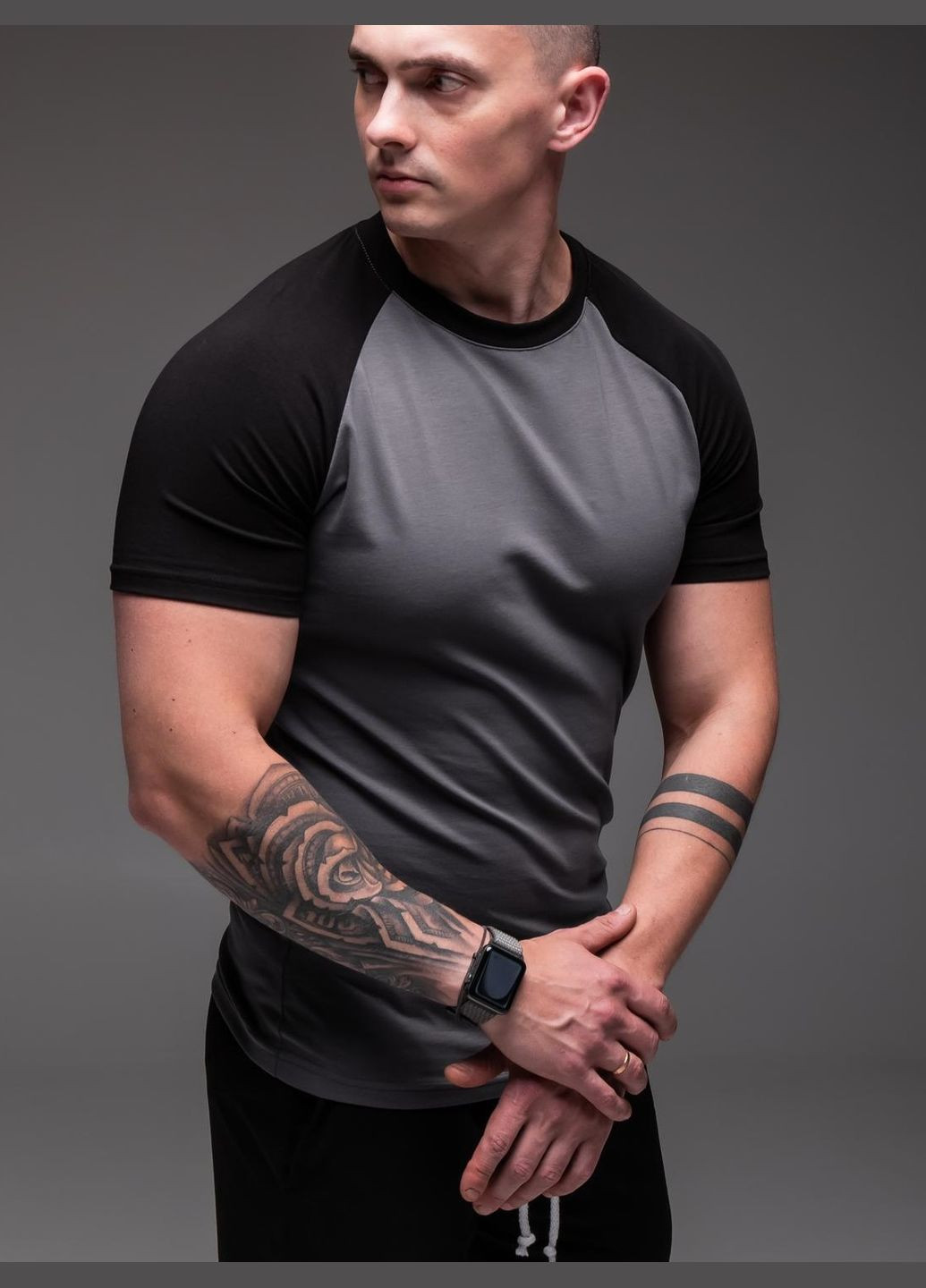 Сіра футболка чорний рукав добре тягнуться No Brand