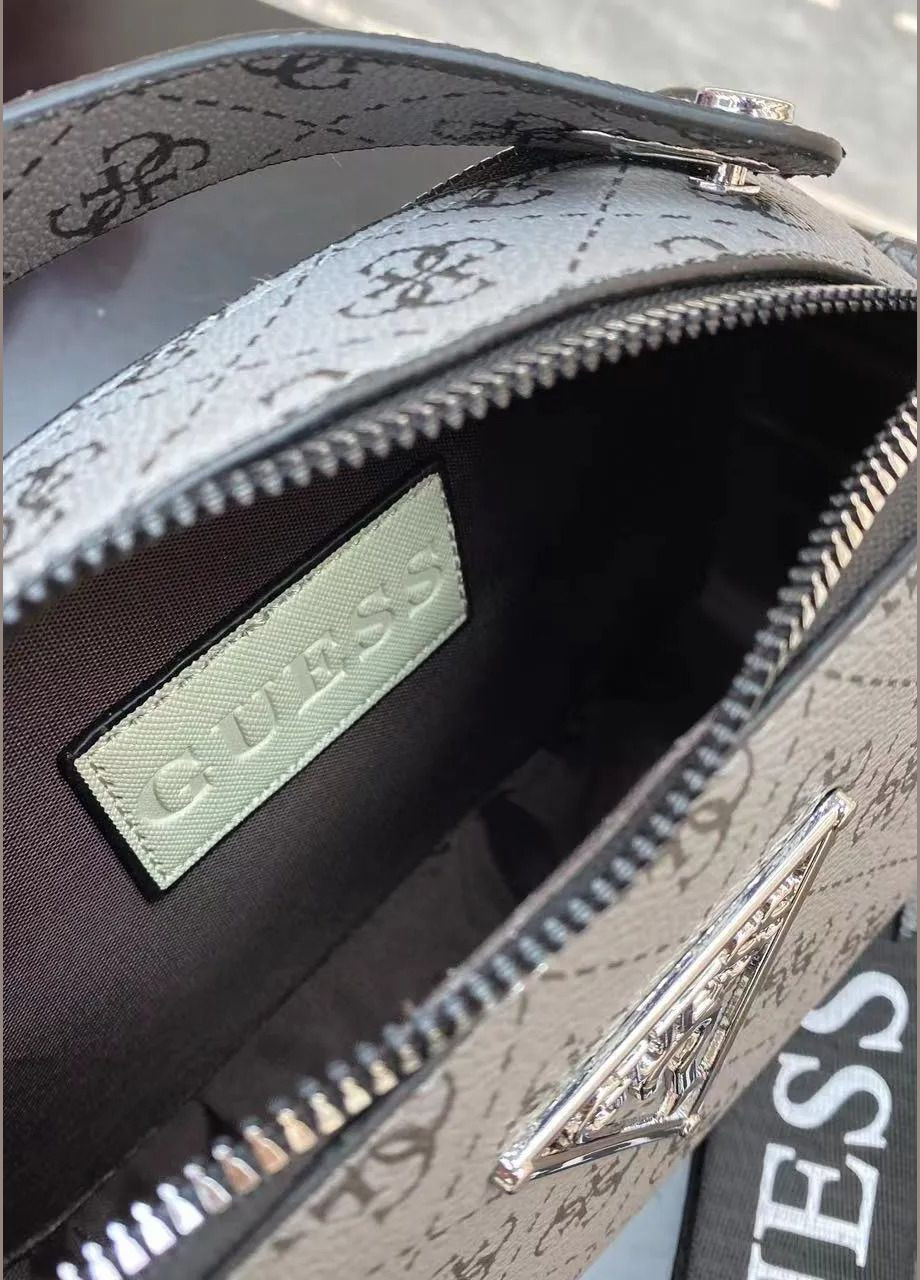 Жіноча сумка Guess V426 прямокутна крос-боді бежева прямокутна No Brand (300513932)