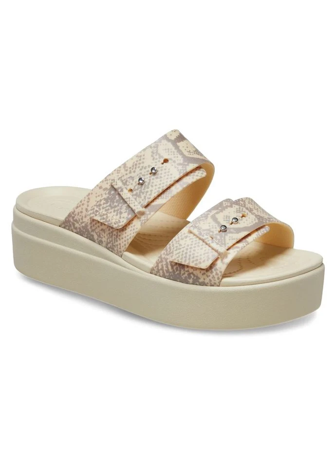 Бежевые шлепанцы brooklyn low wedge sandals Crocs