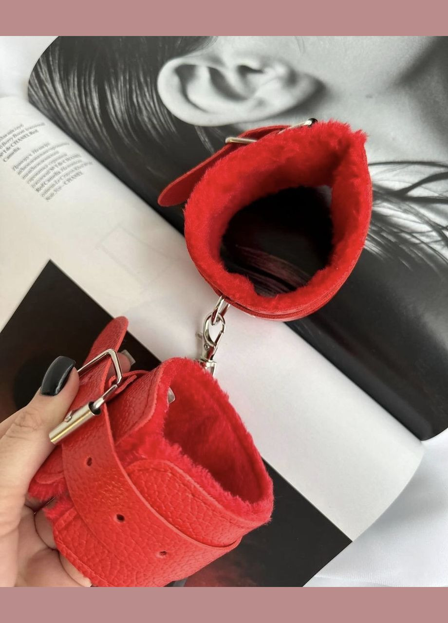 Наручники з хутром бдсм для інтимних рольових ігор червоні No Brand (341309911)