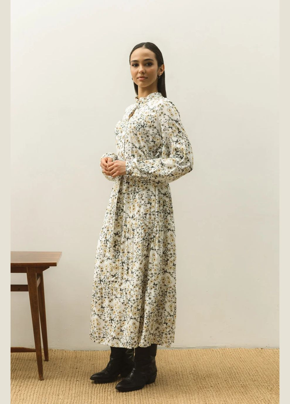 Молочна повсякденний, кежуал сукня з пишною спідницею Seventeen з квітковим принтом