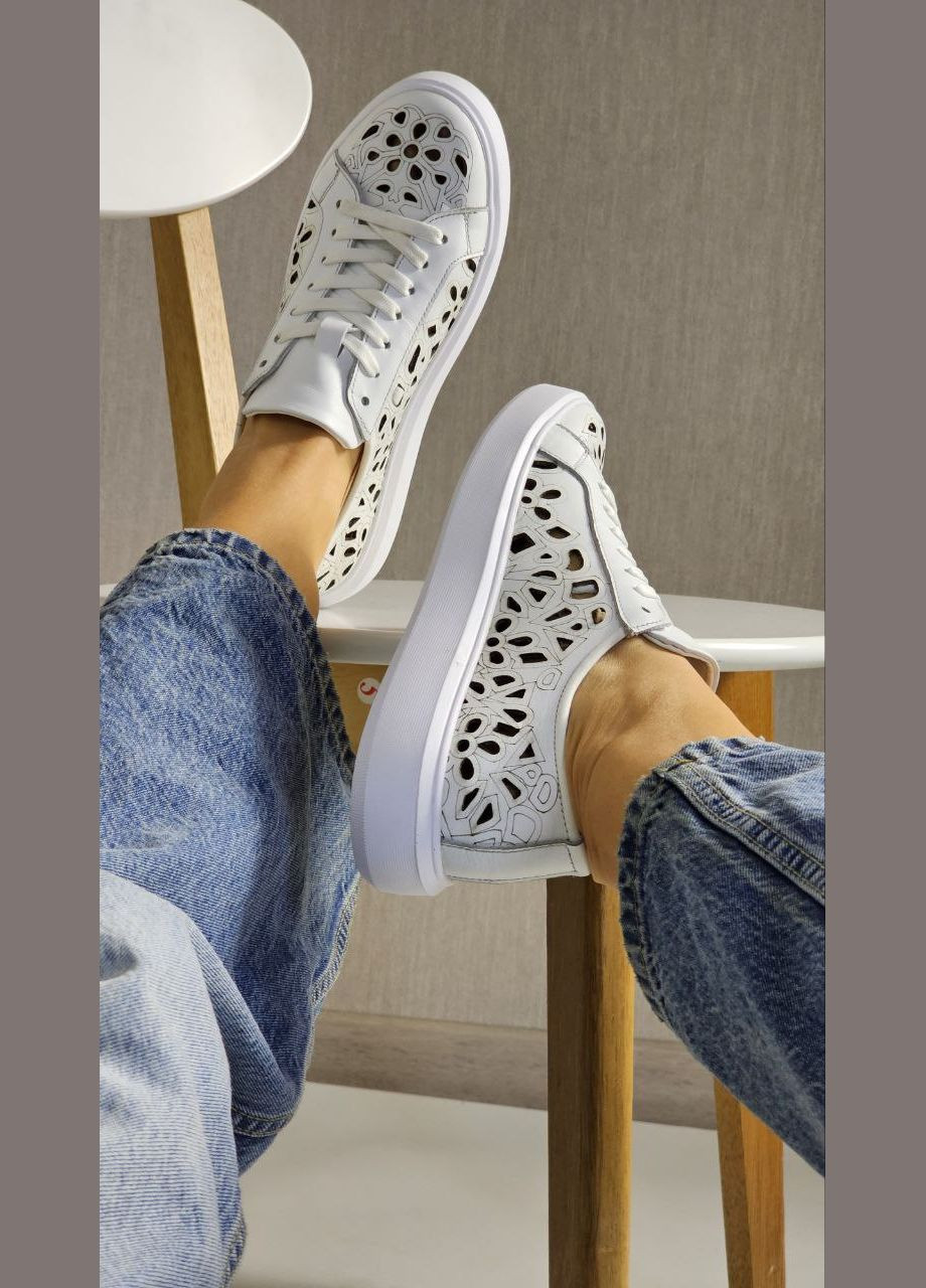 Білі кеди з зерфорацією No Brand
