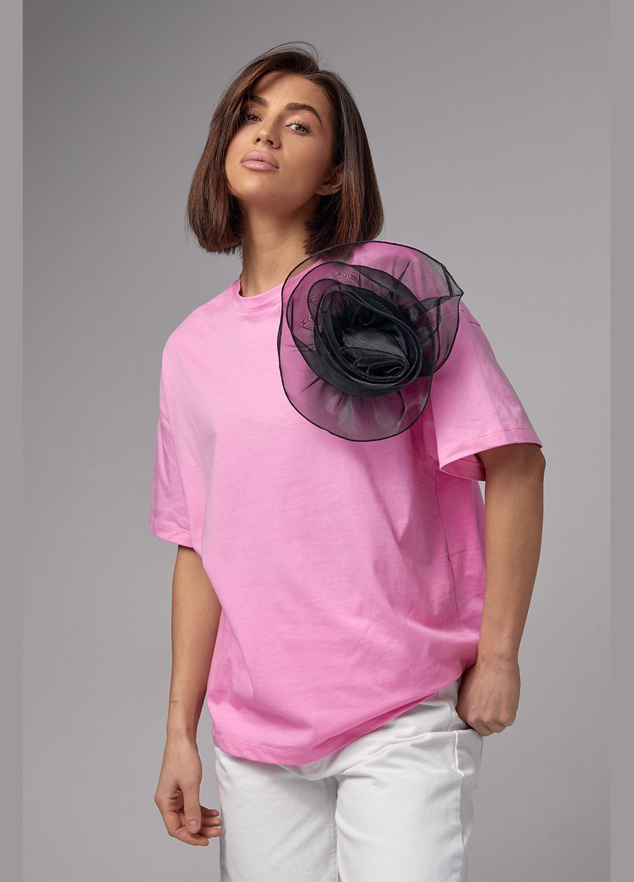 Розовая летняя женская трикотажная футболка с объемным цветком - розовый Lurex