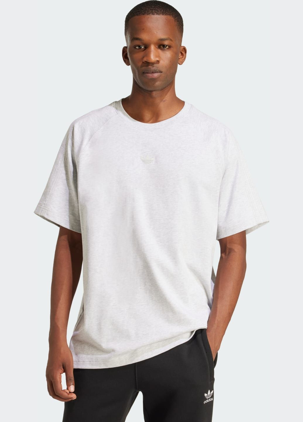 Серая футболка premium essentials adidas