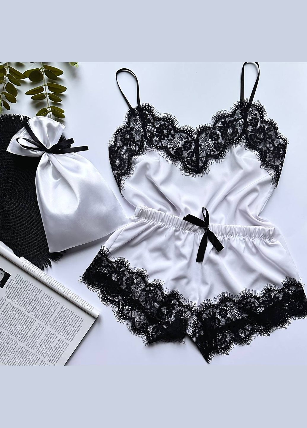 Біла всесезон комплект на подарунок,піжама жіноча з мереживом. Exclusive