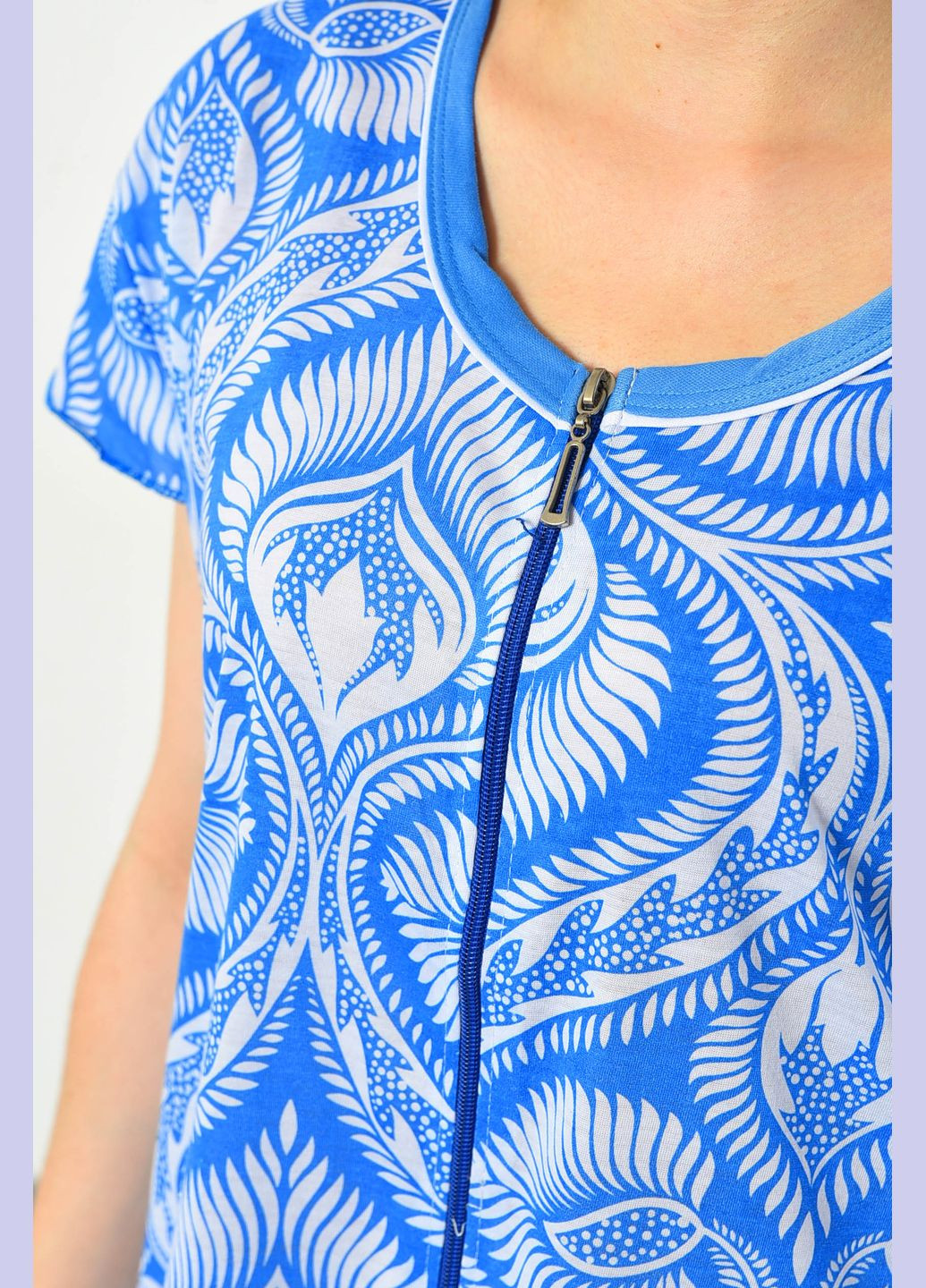 Халат жіночий батальний з принтом блакитного кольору Let's Shop (296847040)