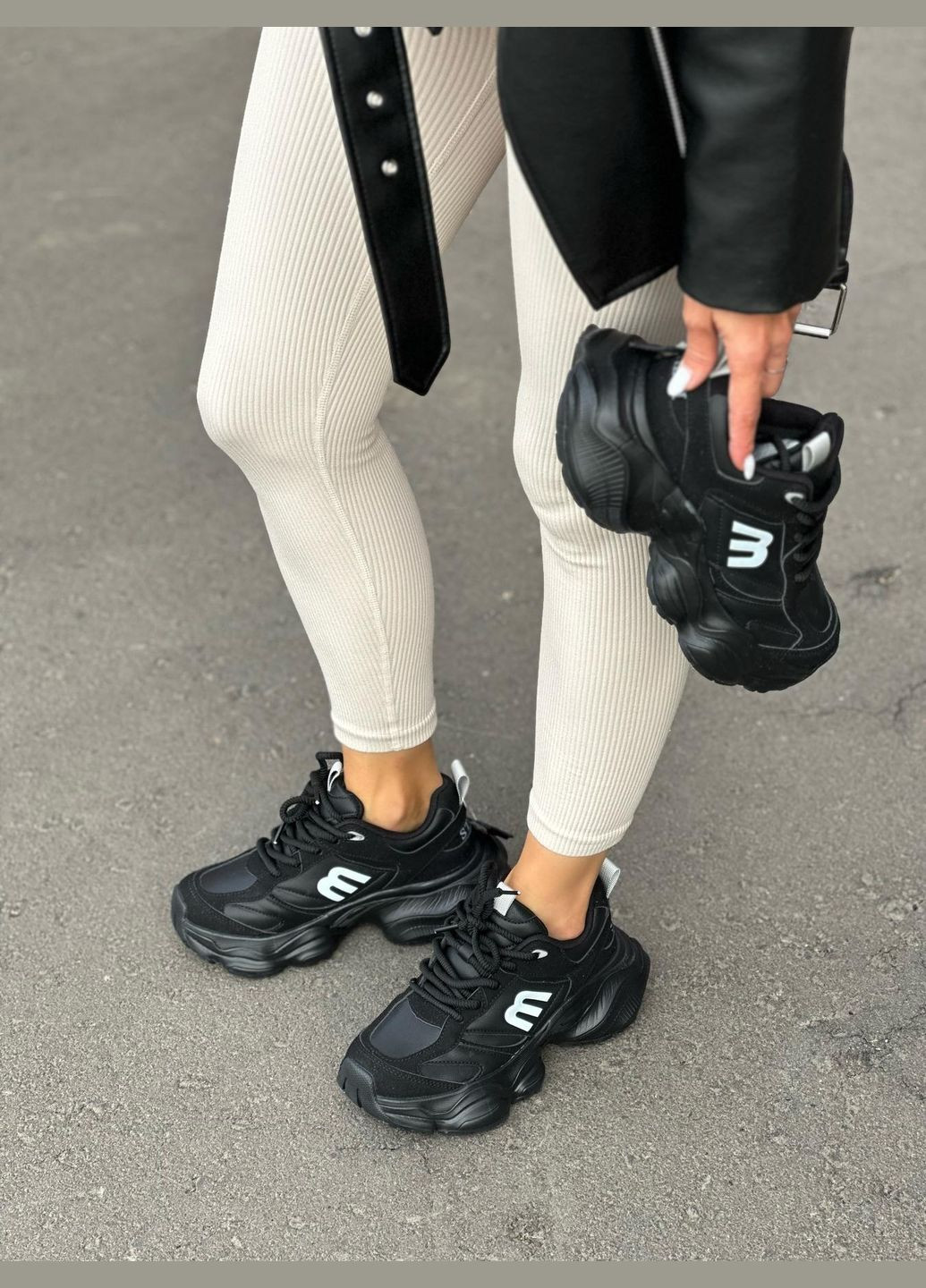 Черные кроссовки женские черные повседневные спортивные на массивной подошве на осень демисезонные No Brand