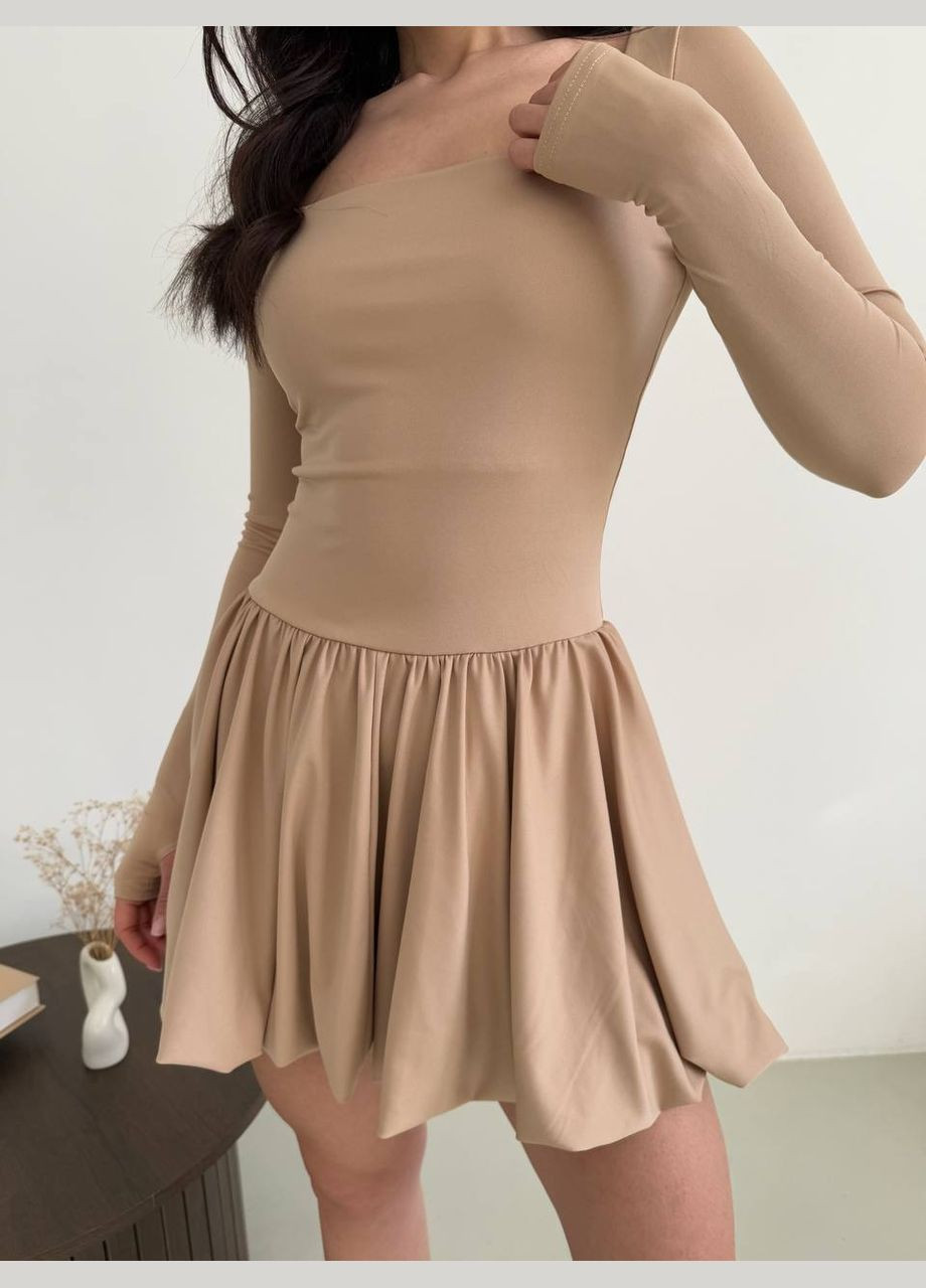 Бежевое повседневный мини платье из микродайвинга с пышной юбкой Adelante однотонное