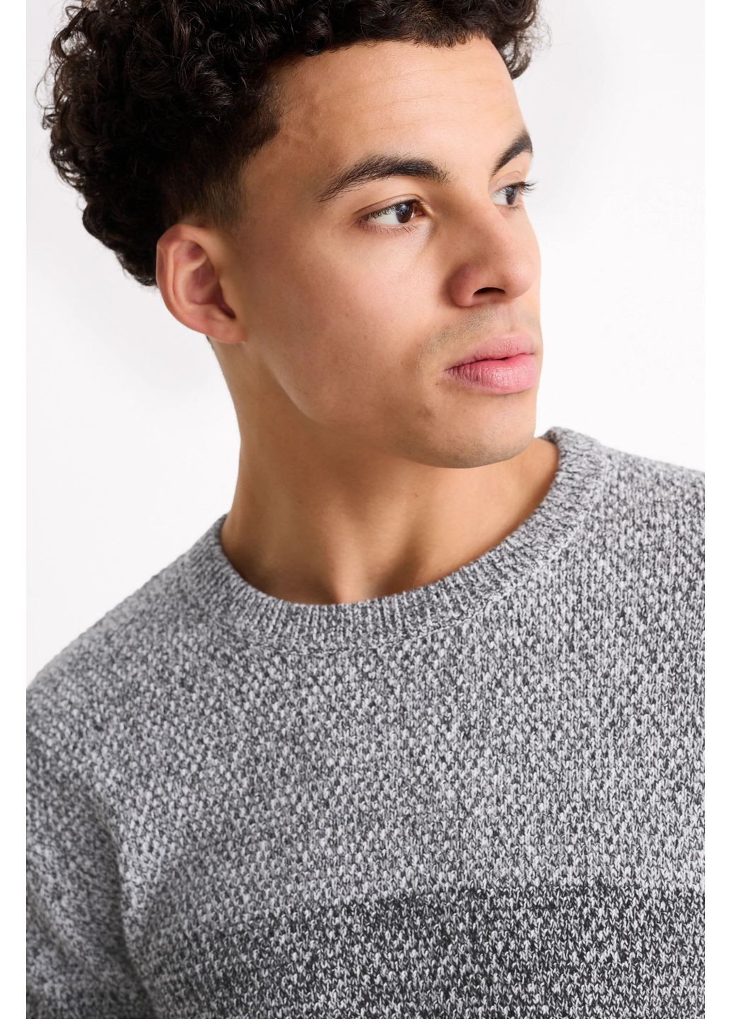 Серый демисезонный вязаный свитер C&A