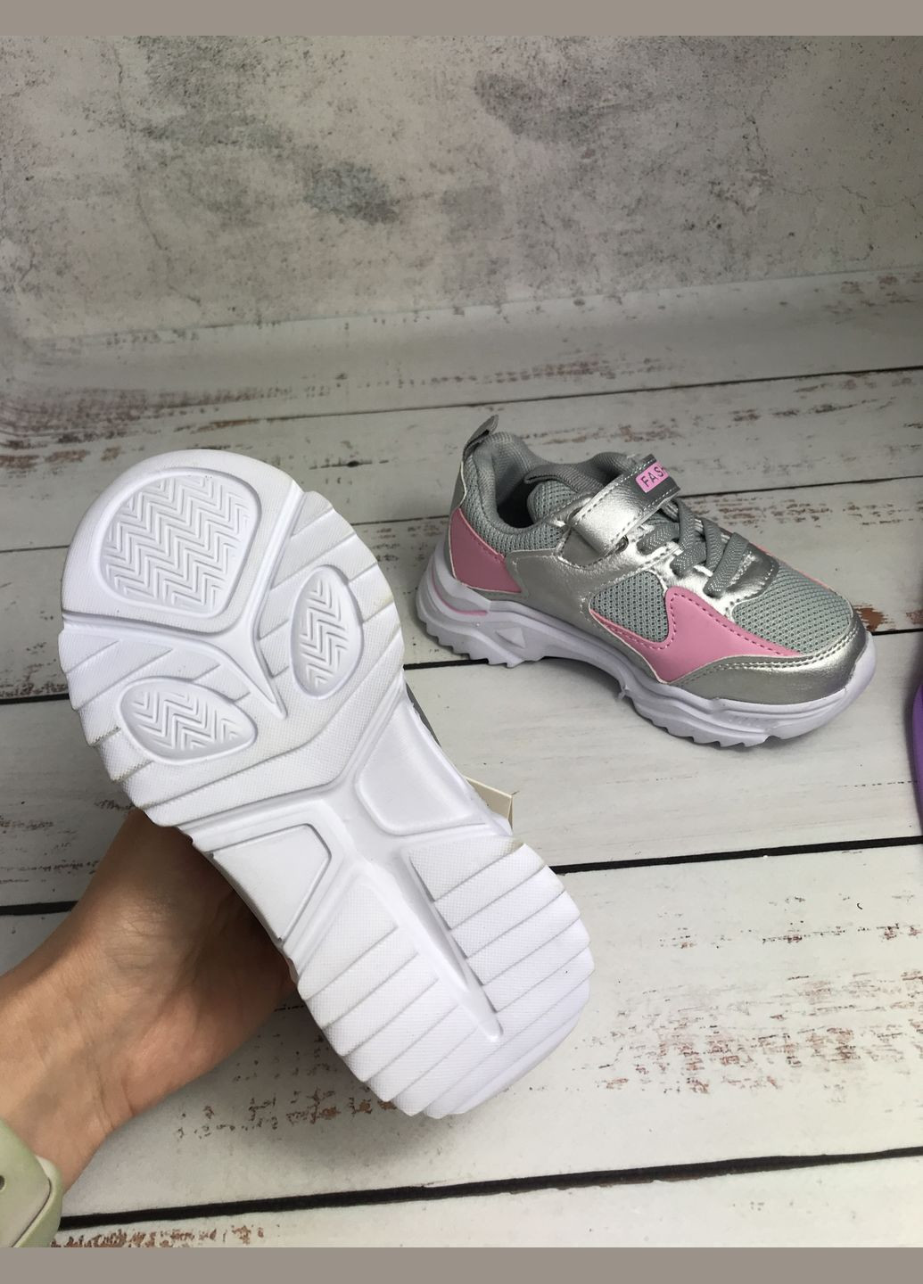 Срібні всесезонні кросівки дитячі для дівчинки сріблястий (300) Boyang