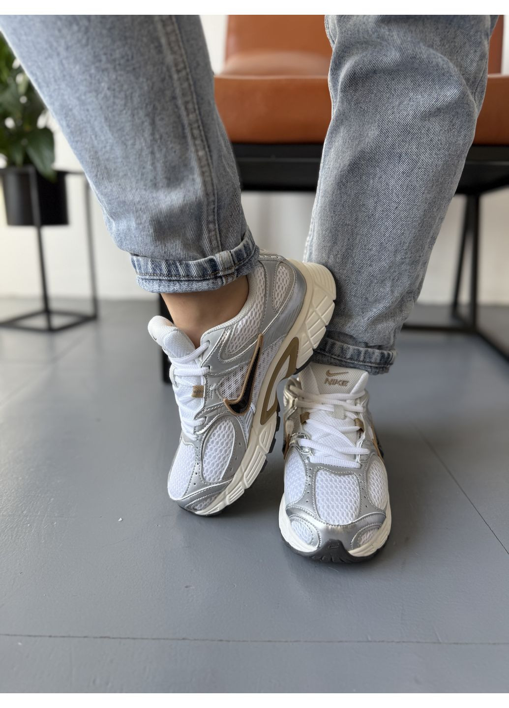 КРОСІВКИ ЖІНОЧІ NIKE ZOOM VOMERO 5 RNR SILVER GOLD НАЙК АІР ЗУМ ВОМЕРО 5 No Brand комбіновані демісезони (368869349)
