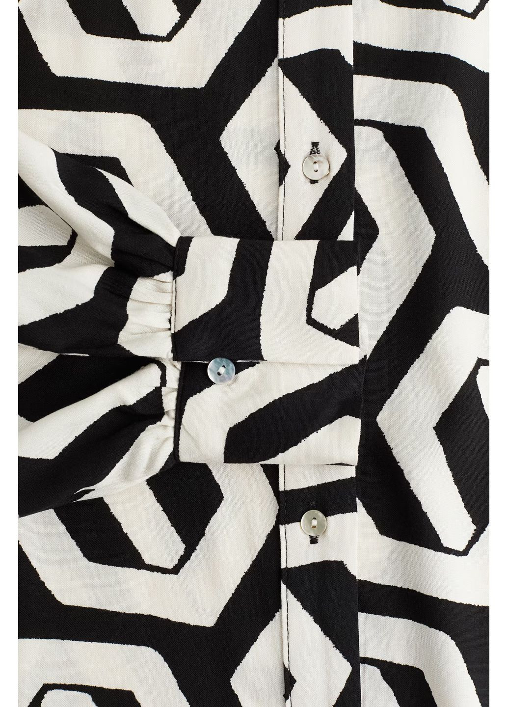 Комбінована коротка сукня вільного крою з віскозної тканини з коміром та ґудзиками спереду м H&M з абстрактним візерунком