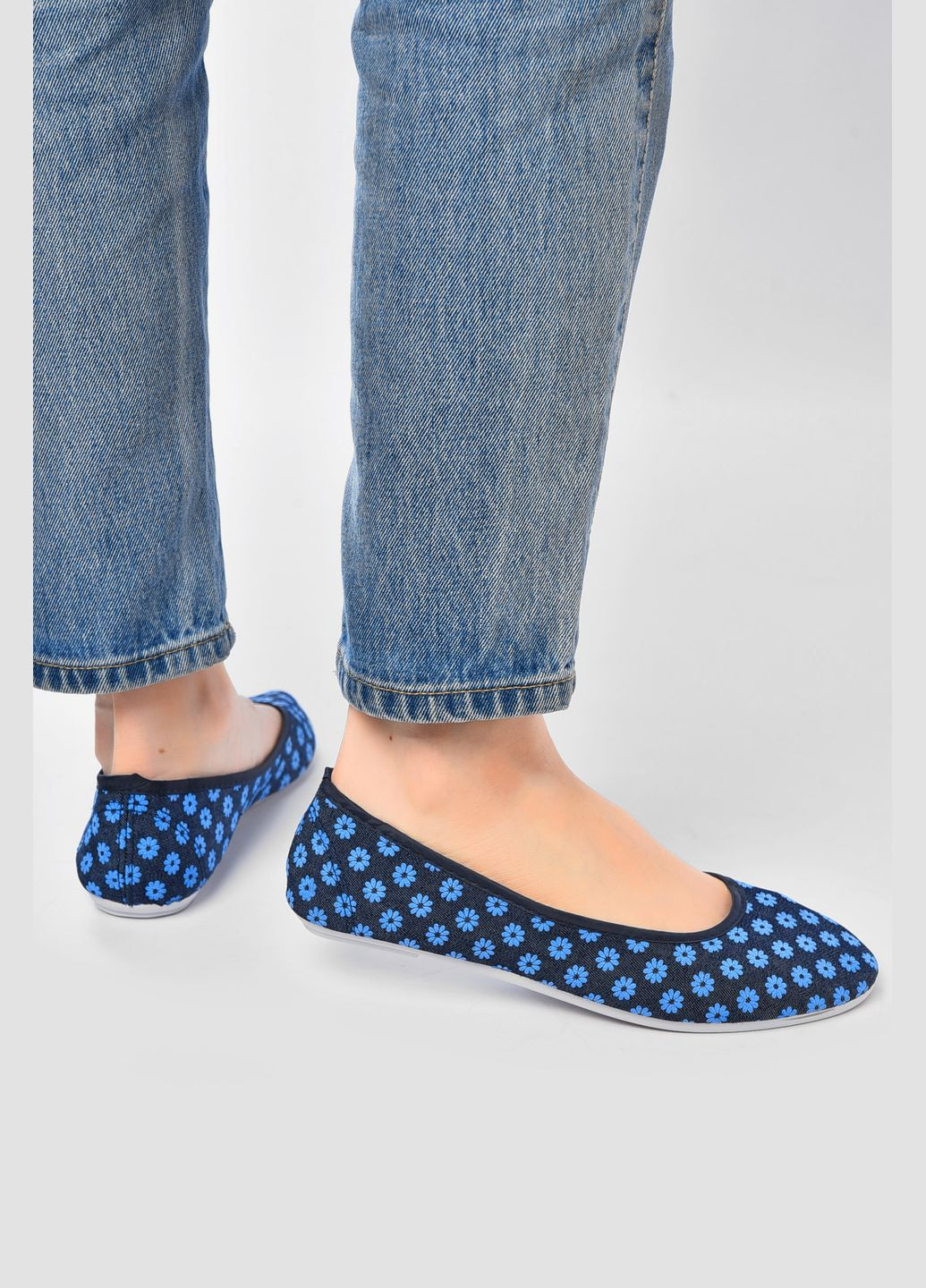 Жіночі балетки жіночі темно-синього кольору текстиль Let's Shop | темно-сині квіткові без декору текстиль (331288239)