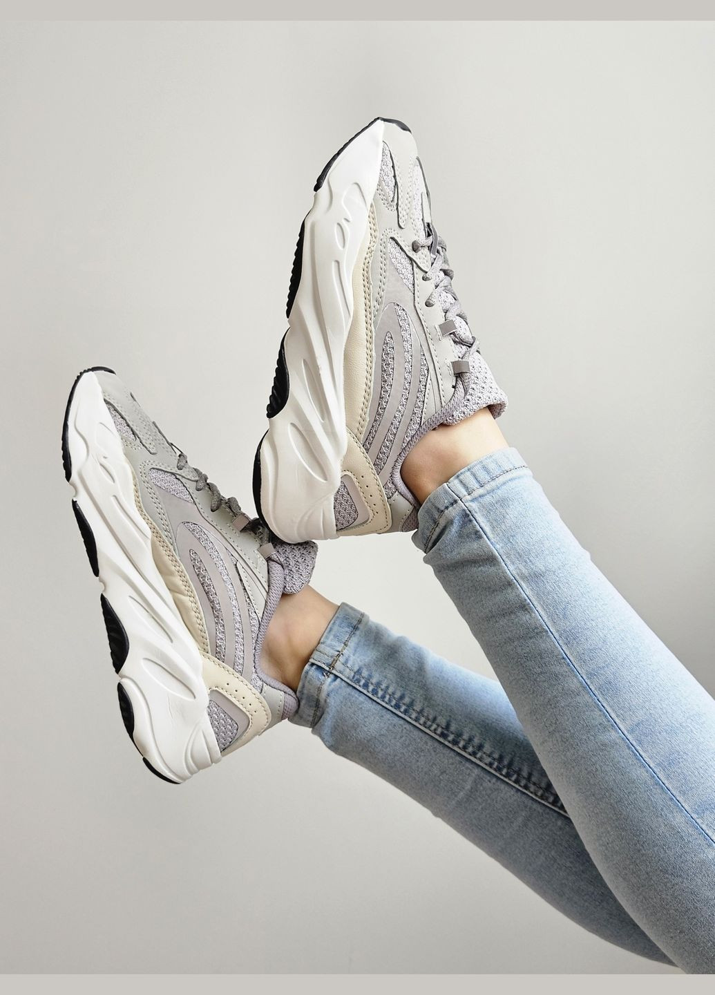 Кроссовки женские и мужские Adidas Yeezy 700 v2 Static beige | Адидас Изи 700 в2 бежевые No Brand бежевые демисезоны (307397807)