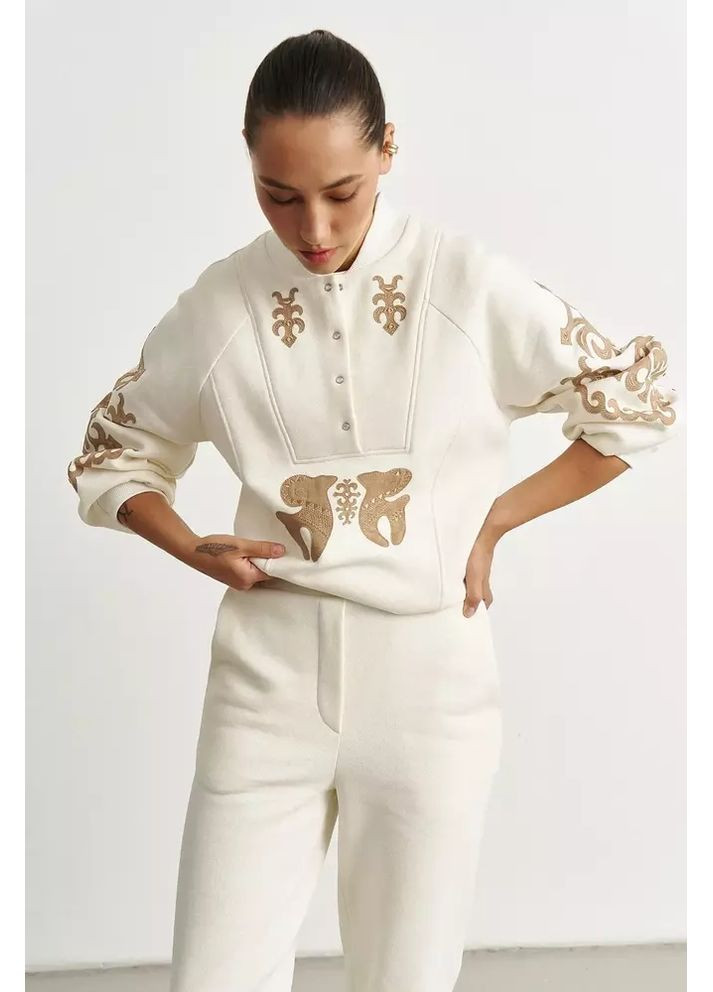 Жіночий костюм з вишивкою-аплікацією MKRM4285 Rica Mare (367859543)