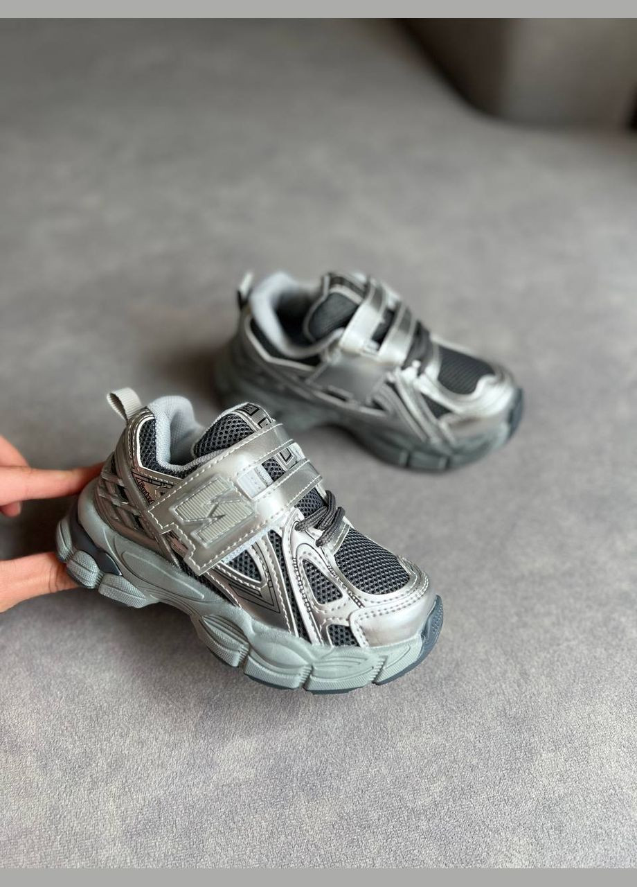 Серебряные всесезонные легкие и невесомые кроссовки для стильных луков 26-33 гг. New Balance
