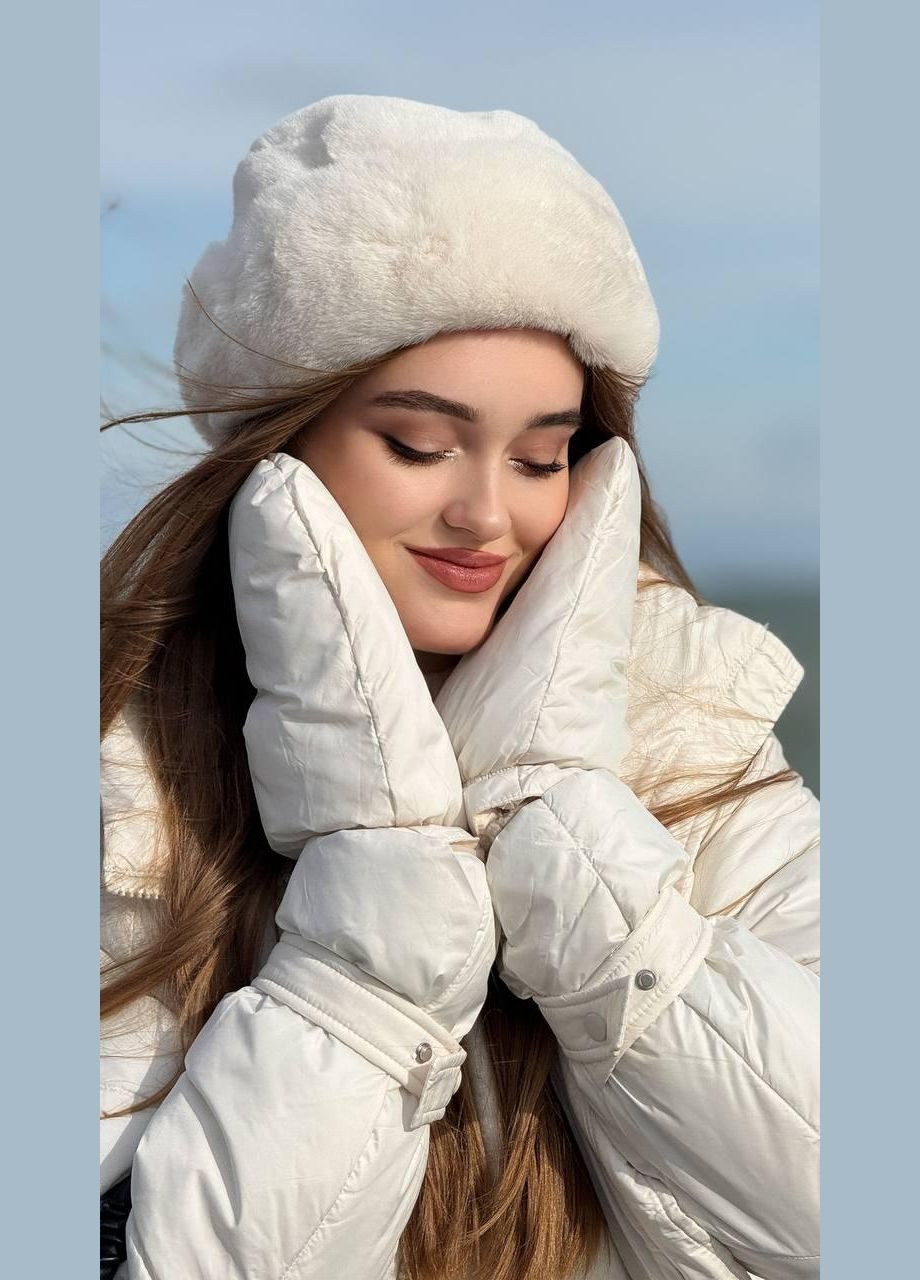 Молочное зимнее Пальто женское зимнее молочного цвета однобортное No Brand