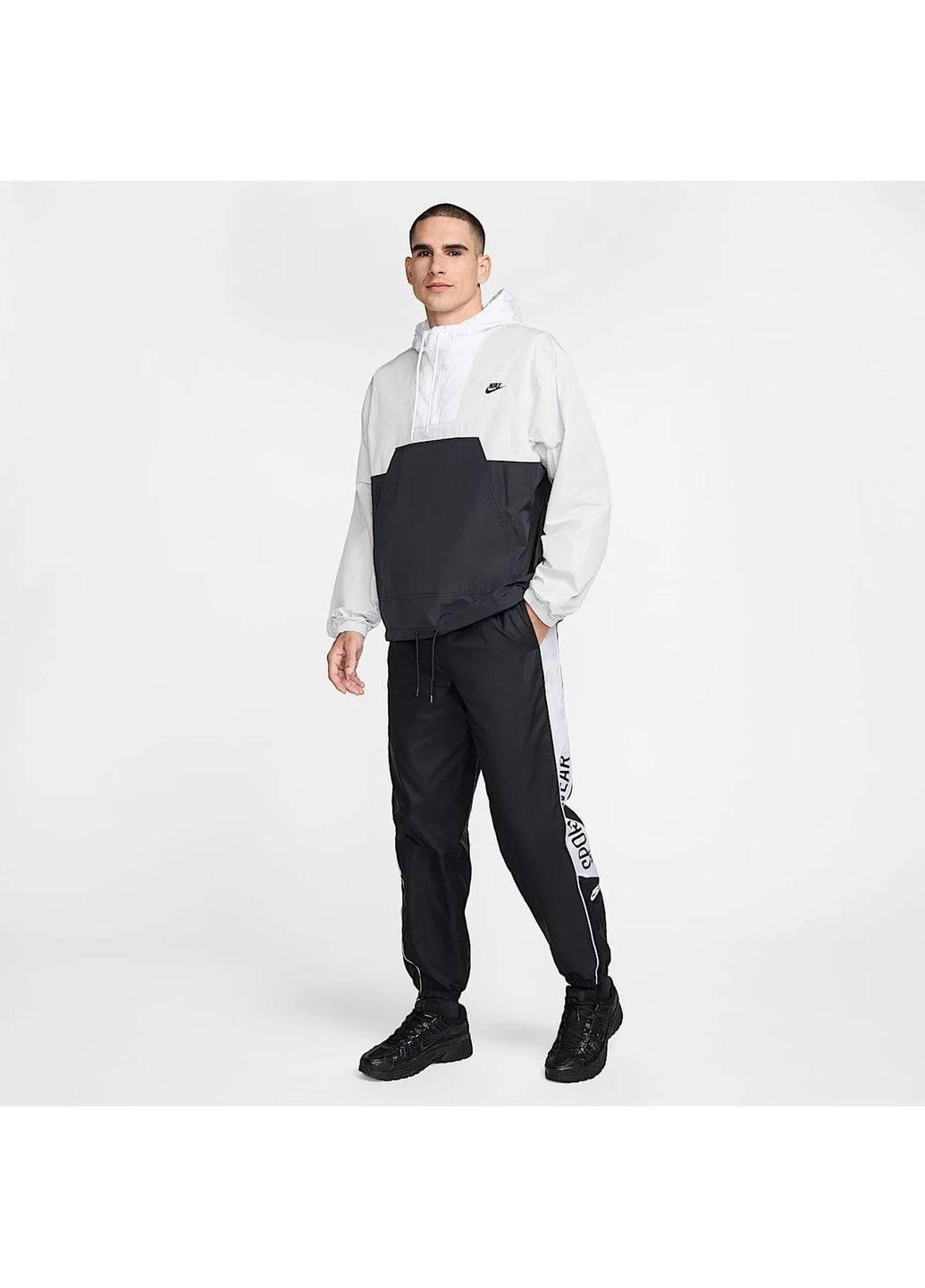 Черные демисезонные брюки Nike