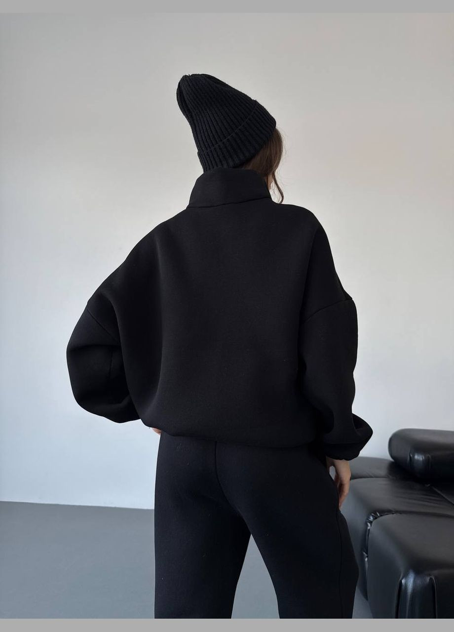 Черный демисезонный свитшот с вышивкой из теплой тринитки No Brand