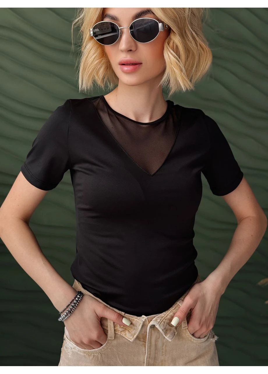Приталенная женская футболка с полупрозрачным декольте Fashion - (391290825)