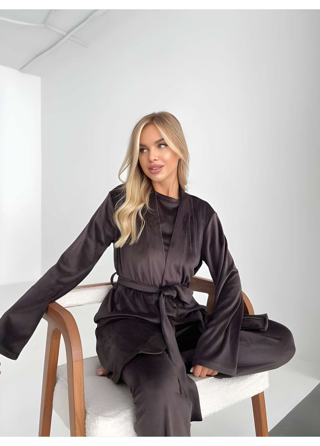 Коричневая зимняя женская велюровая пижама пижамный комплект тройка со штанами лавандовый сиреневый Україна