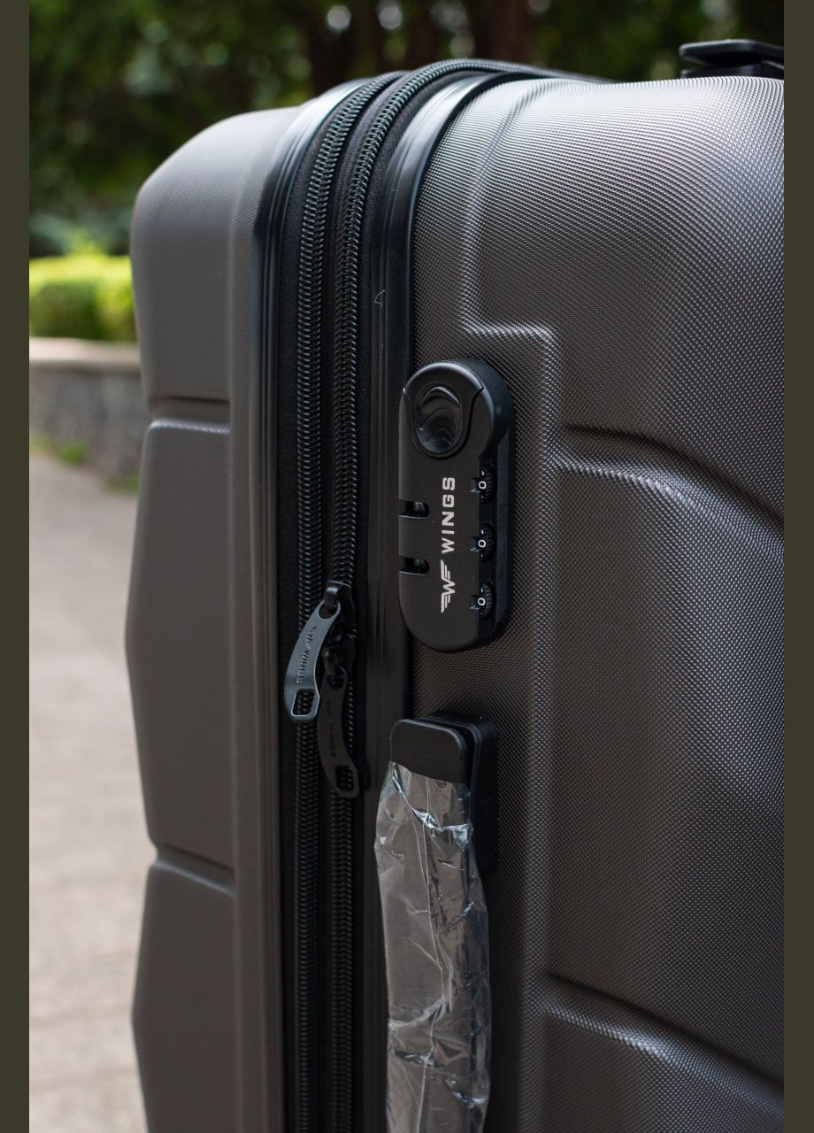 Валіза пластикова великий L з розширенням, колір чорний Wings 149 (346818687)