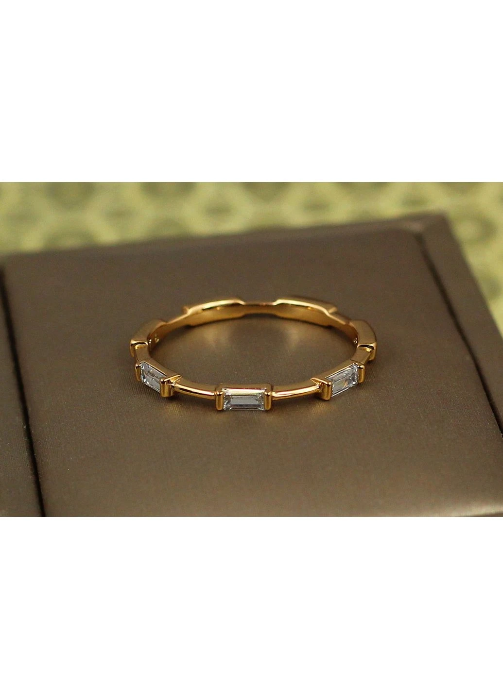 Кільце Сальто з прямокутними каменями по колу р 16 золотисте love-shopping Xuping Jewelry (387394394)