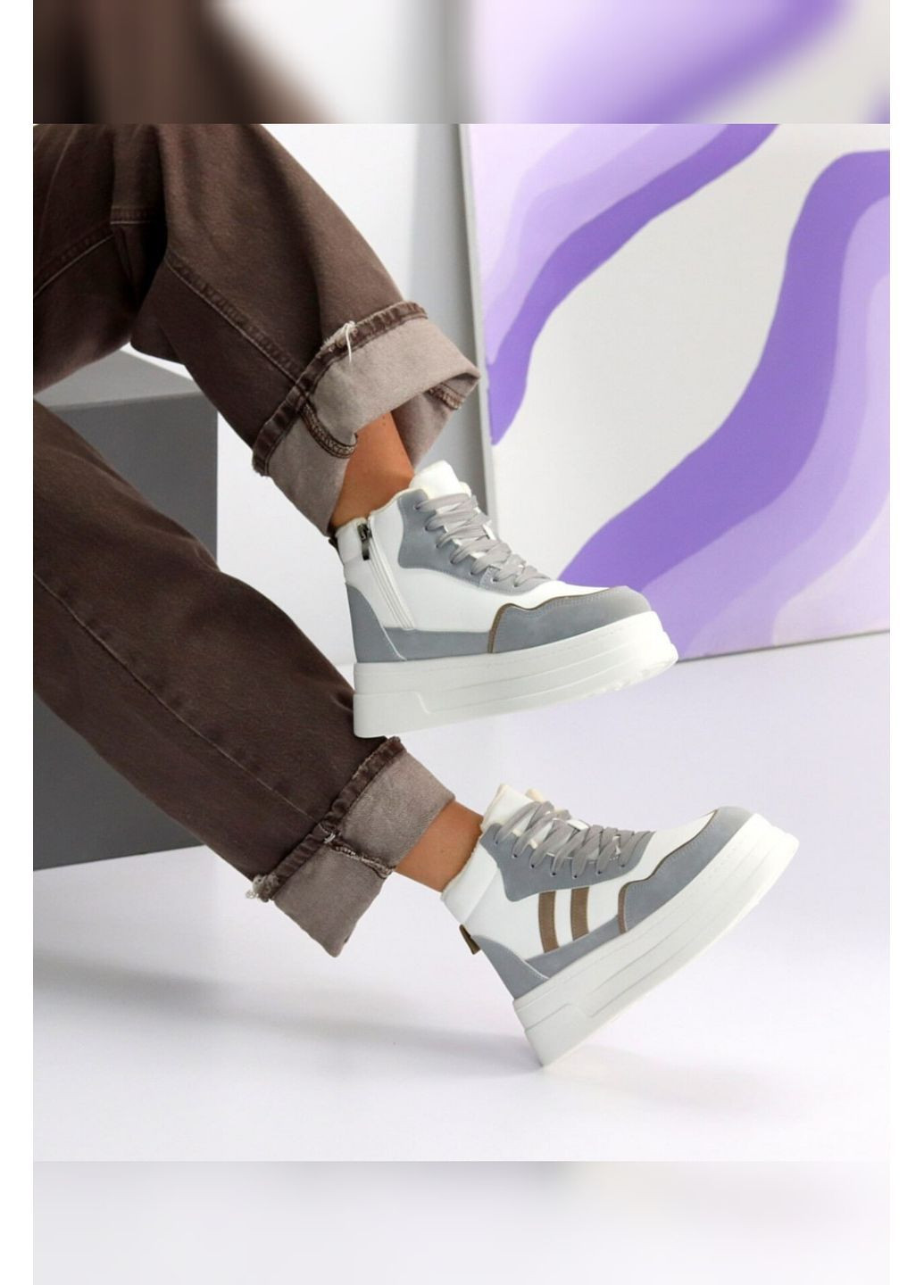 Теплі жіночі зимові білі з сірими вставками високі хайтопи з хутром на масивній підошві з блискавкою Viki кросівки білі зими (370589485)