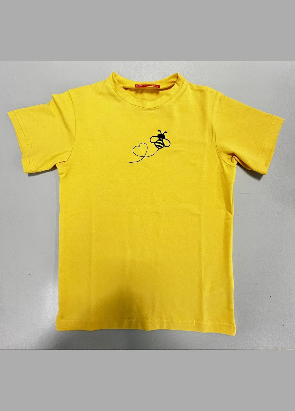 Жовта демісезонна дитяча футболка "бджілка" жовтого кольору з вишивкою Piccolo