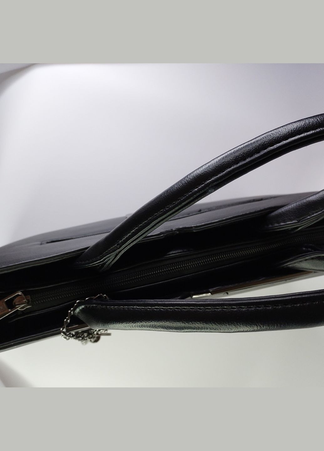 Сумка жіноча класична А4 чорна з двома короткими ручками та ремінцем на три відділення чорна Karlos Marconi (339079331)