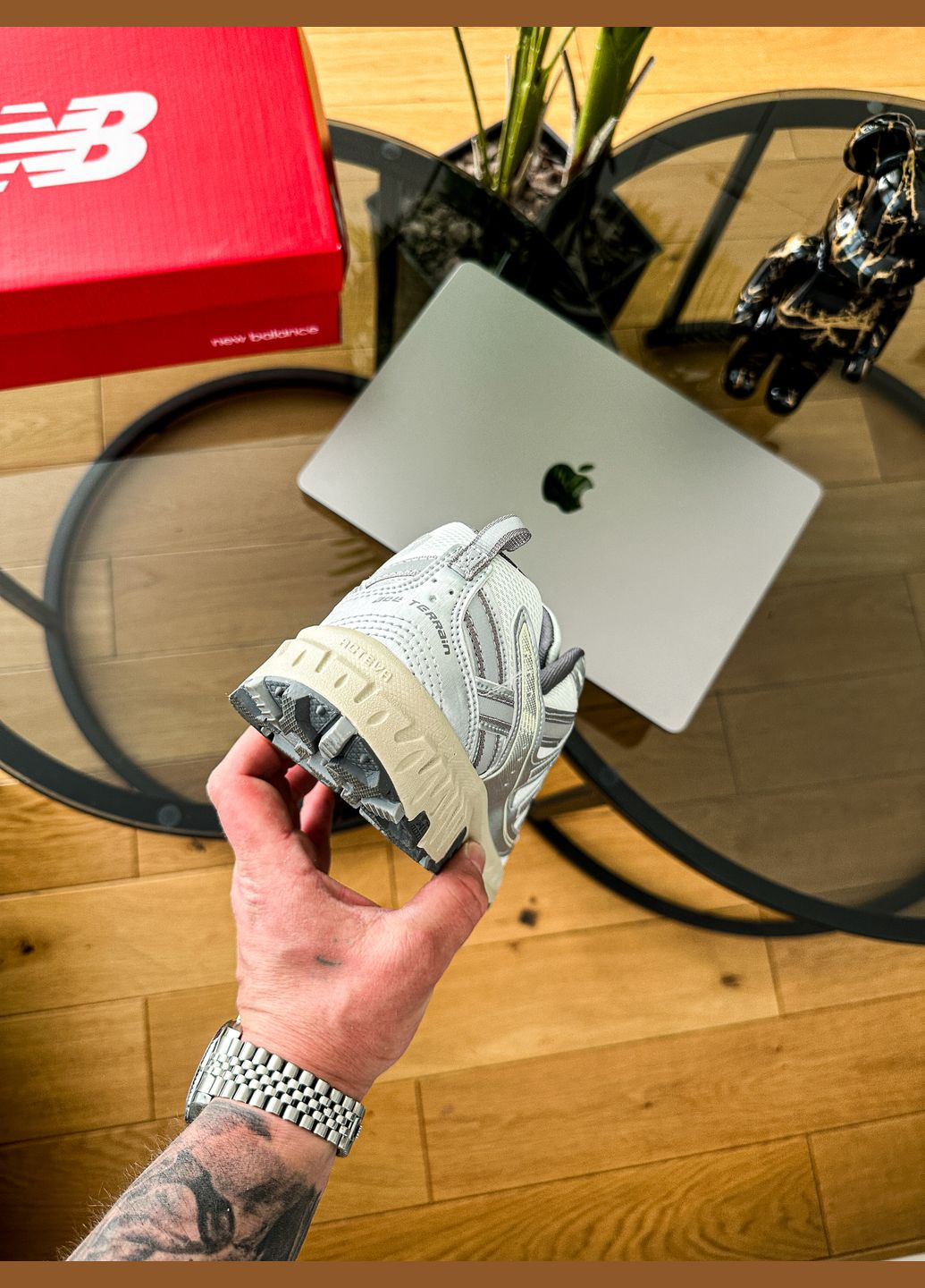 Серебряные демисезонные кроссовки мужские и женские new balance 410 v5 silver gray | нью беланс 410 v5 серебряные серые No Brand