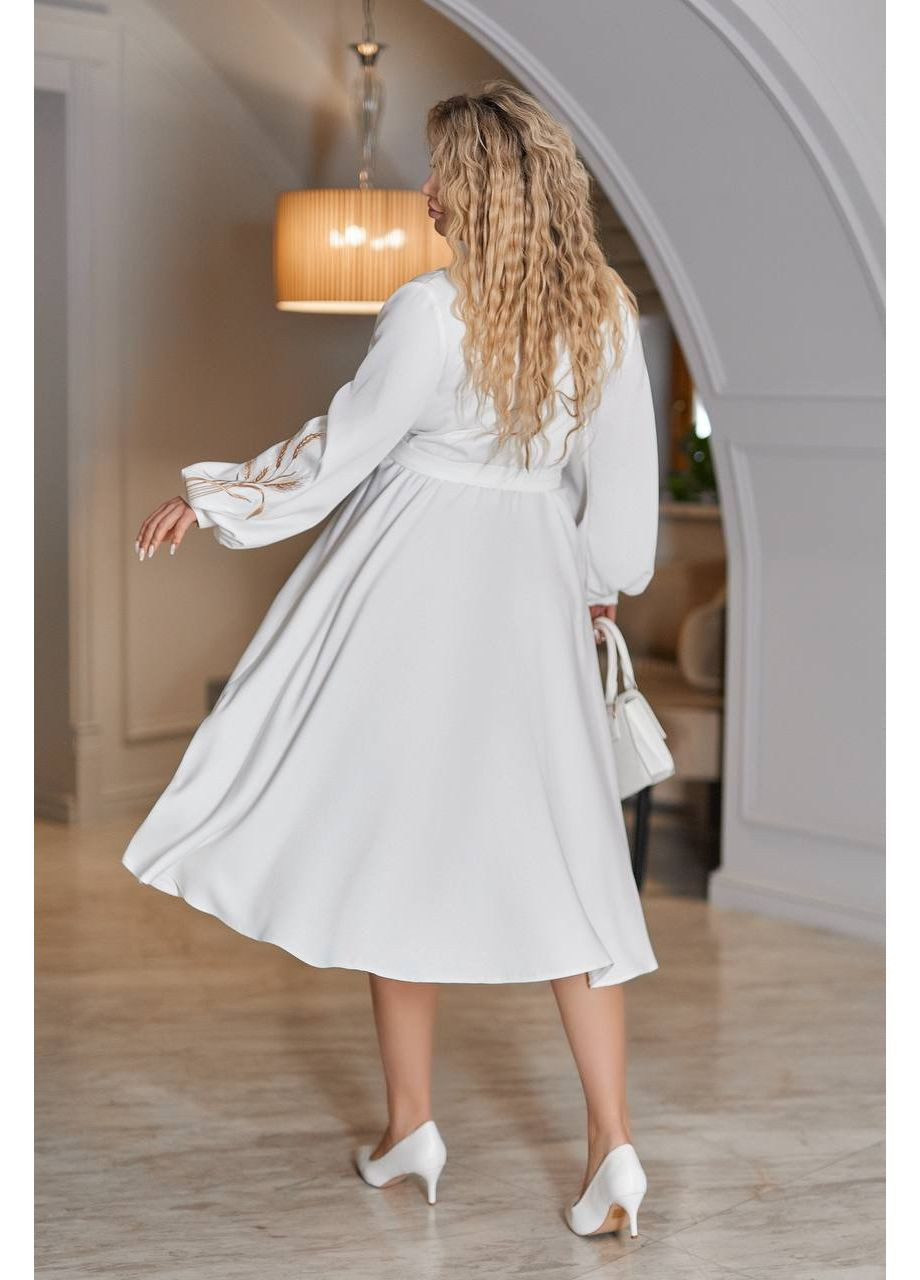 Молочна сукня на запах з вишивкою костюмка на запах No Brand