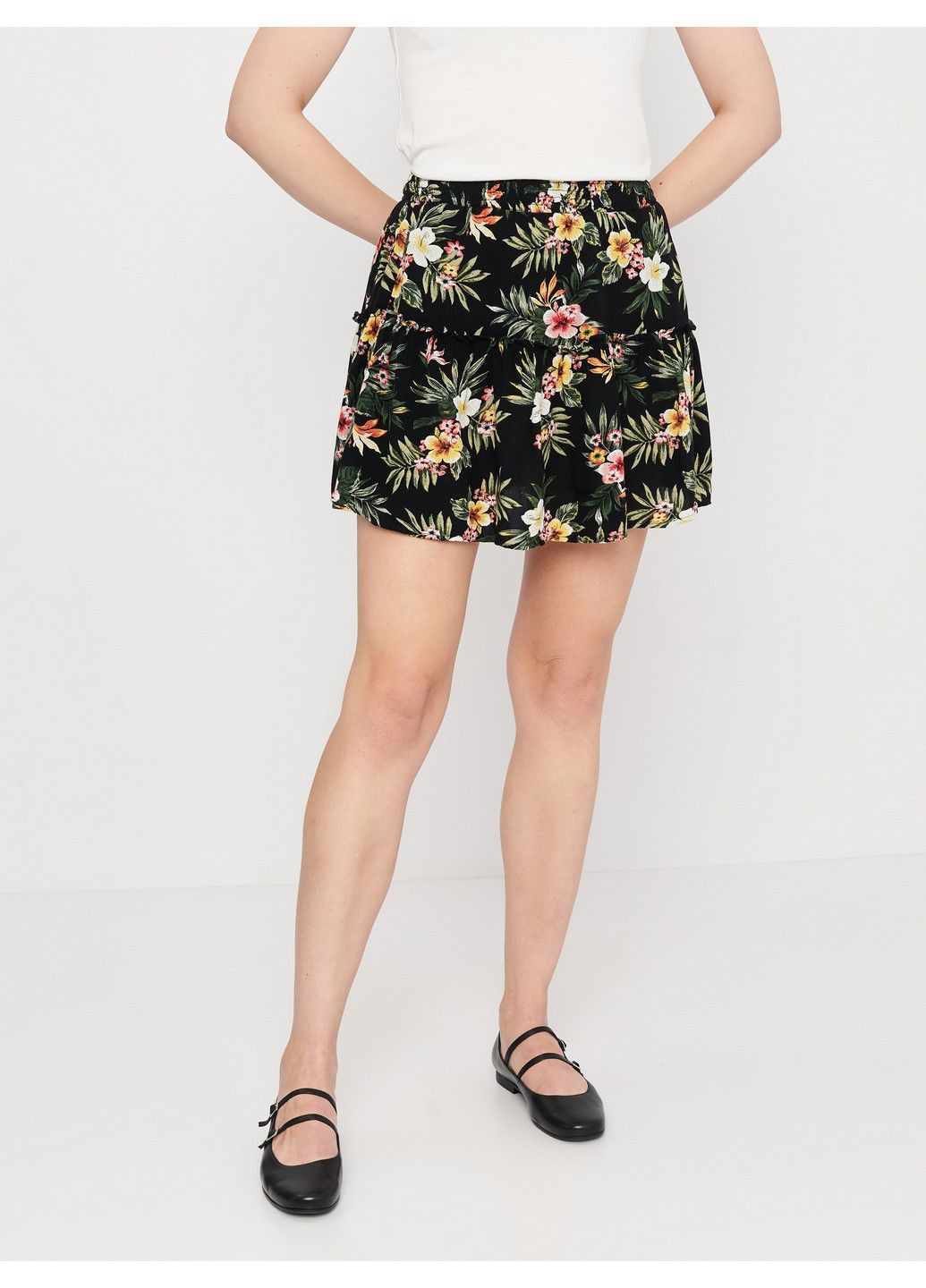 Черная цветочной расцветки юбка C&A