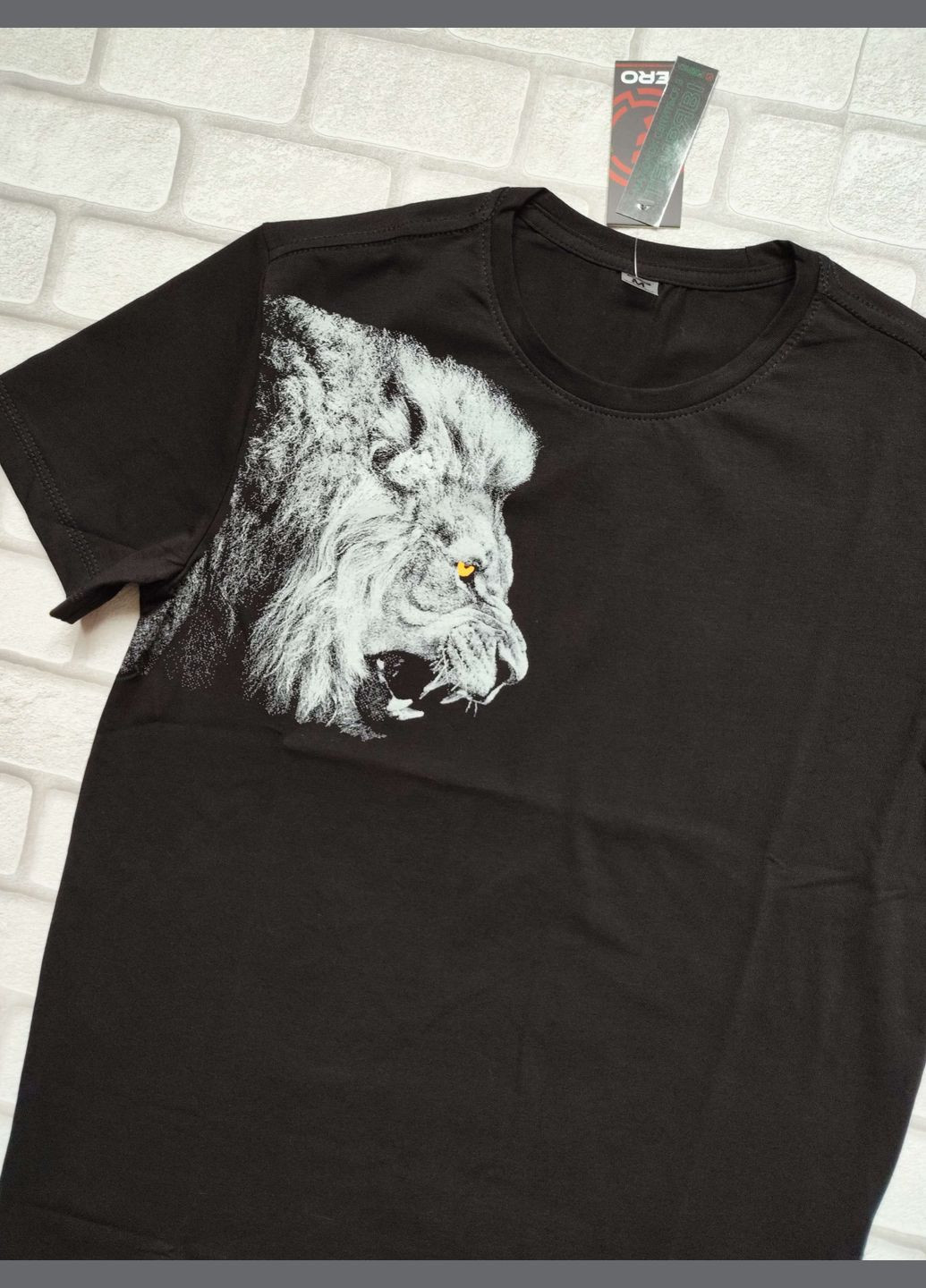 Чорна чоловіча футболка трикотаж чорна малюнок світиться в темряві лев спортивна розмір l з коротким рукавом FERO